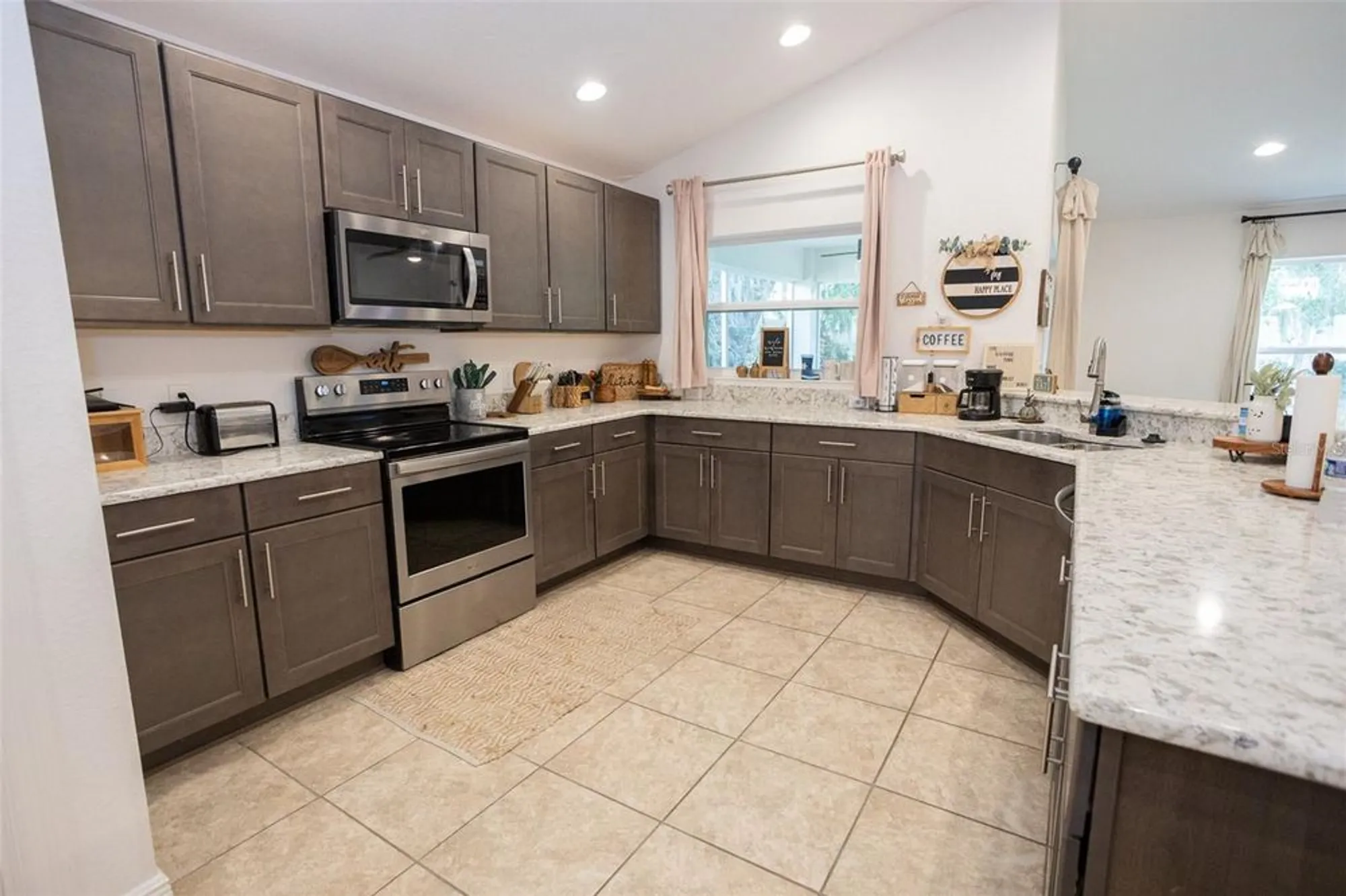 Property Slideshow image 4 of 18 | 10274 julia isles ave, Oxford, FL, 34484