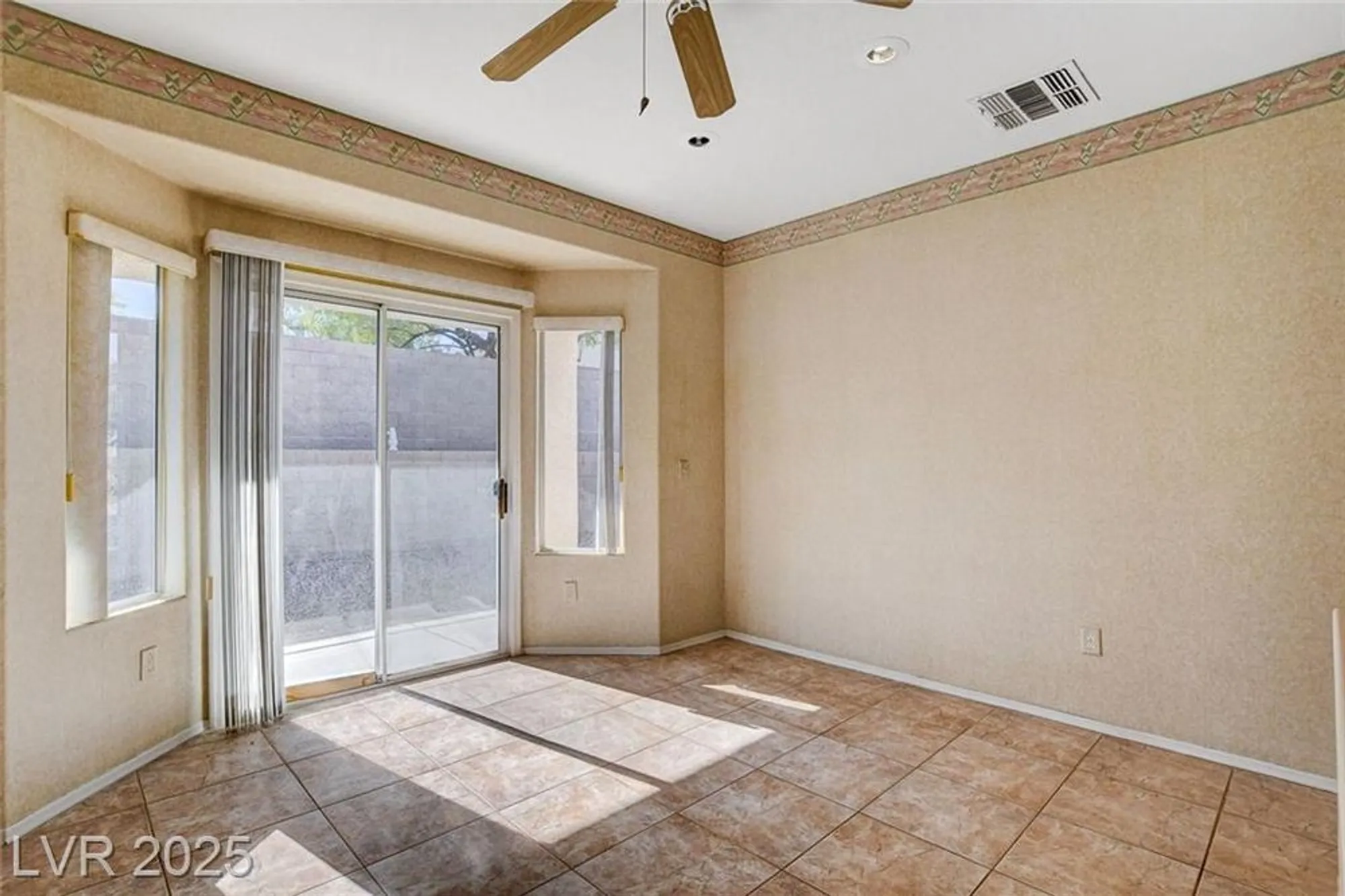 Property Slideshow image 16 of 32 | 2507 libretto ave, Henderson, NV, 89052