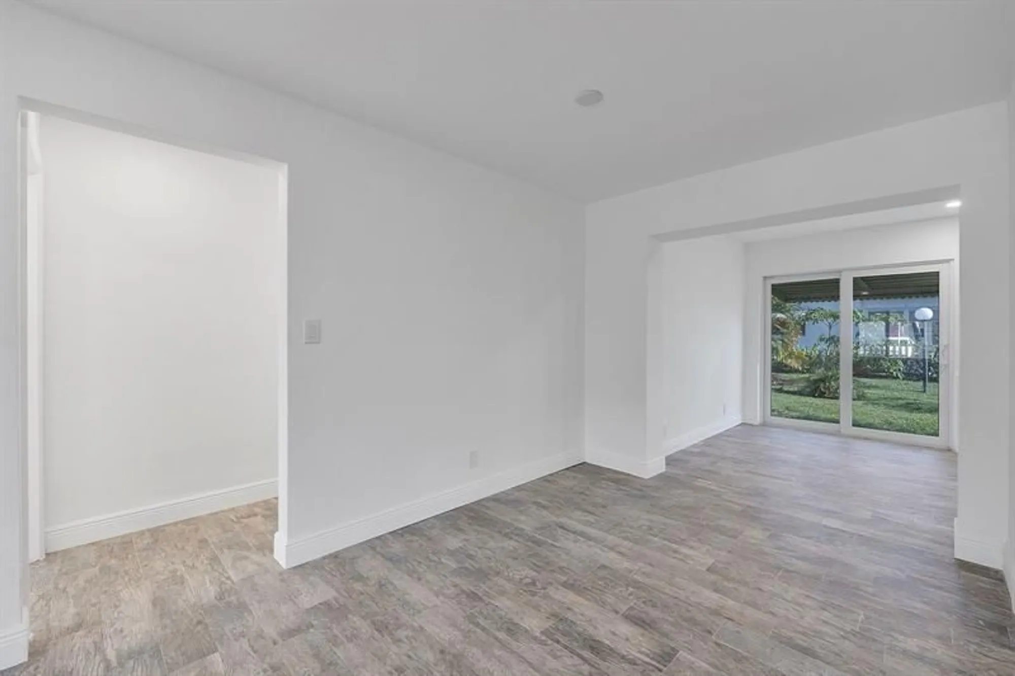 Property Slideshow image 4 of 9 | 370 s golf blvd, Pompano Beach, FL, 33064