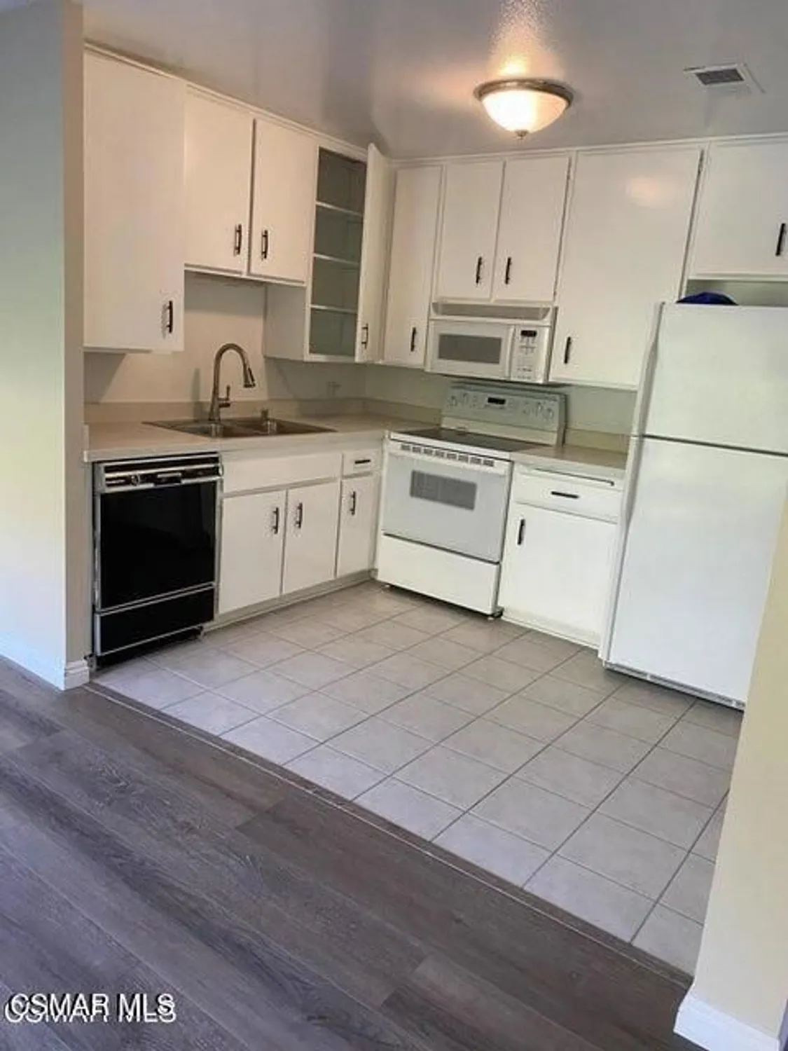 Property Slideshow image 7 of 14 | 286 oakleaf dr 23, Thousand Oaks, CA, 91360