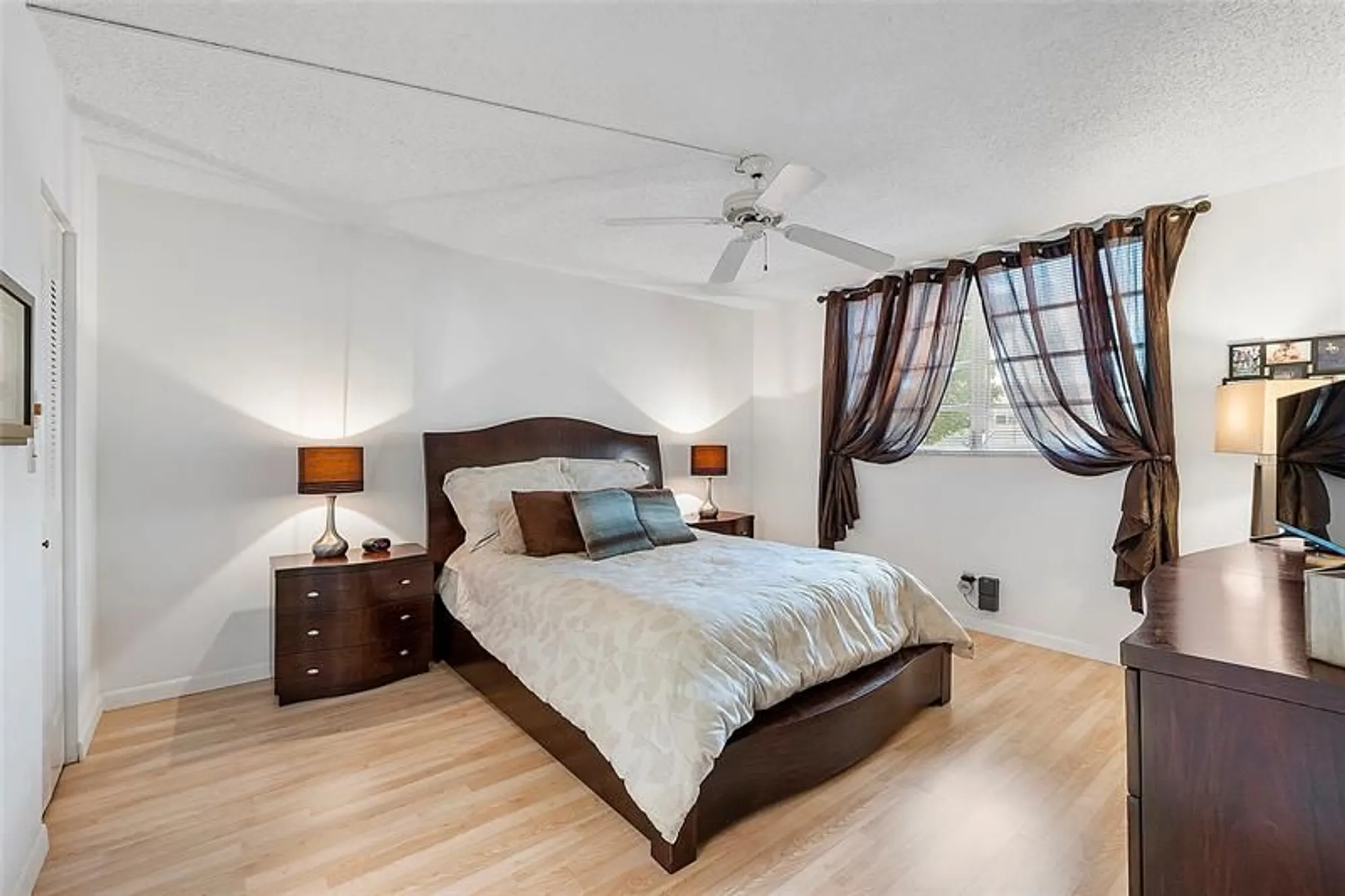 Property Slideshow image 9 of 19 | 6051 nw 61st ave 202, Tamarac, FL, 33319