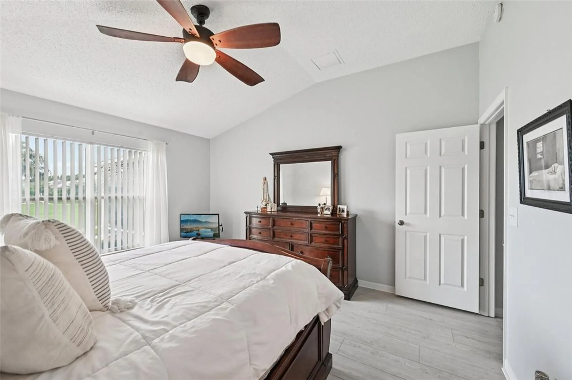 Property Slideshow image 26 of 46 | 2306 emerald lake dr, Sun City Center, FL, 33573