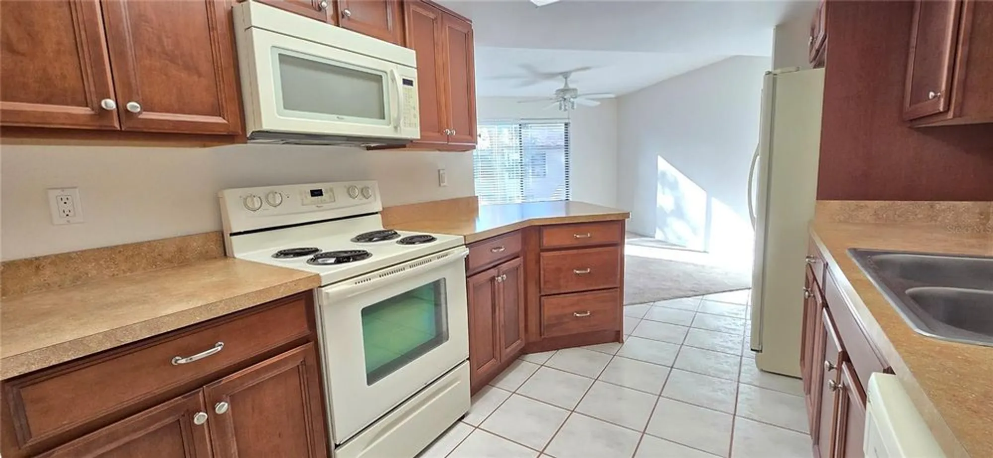 Property Slideshow image 14 of 65 | 3076 eastland blvd 106, Clearwater, FL, 33761