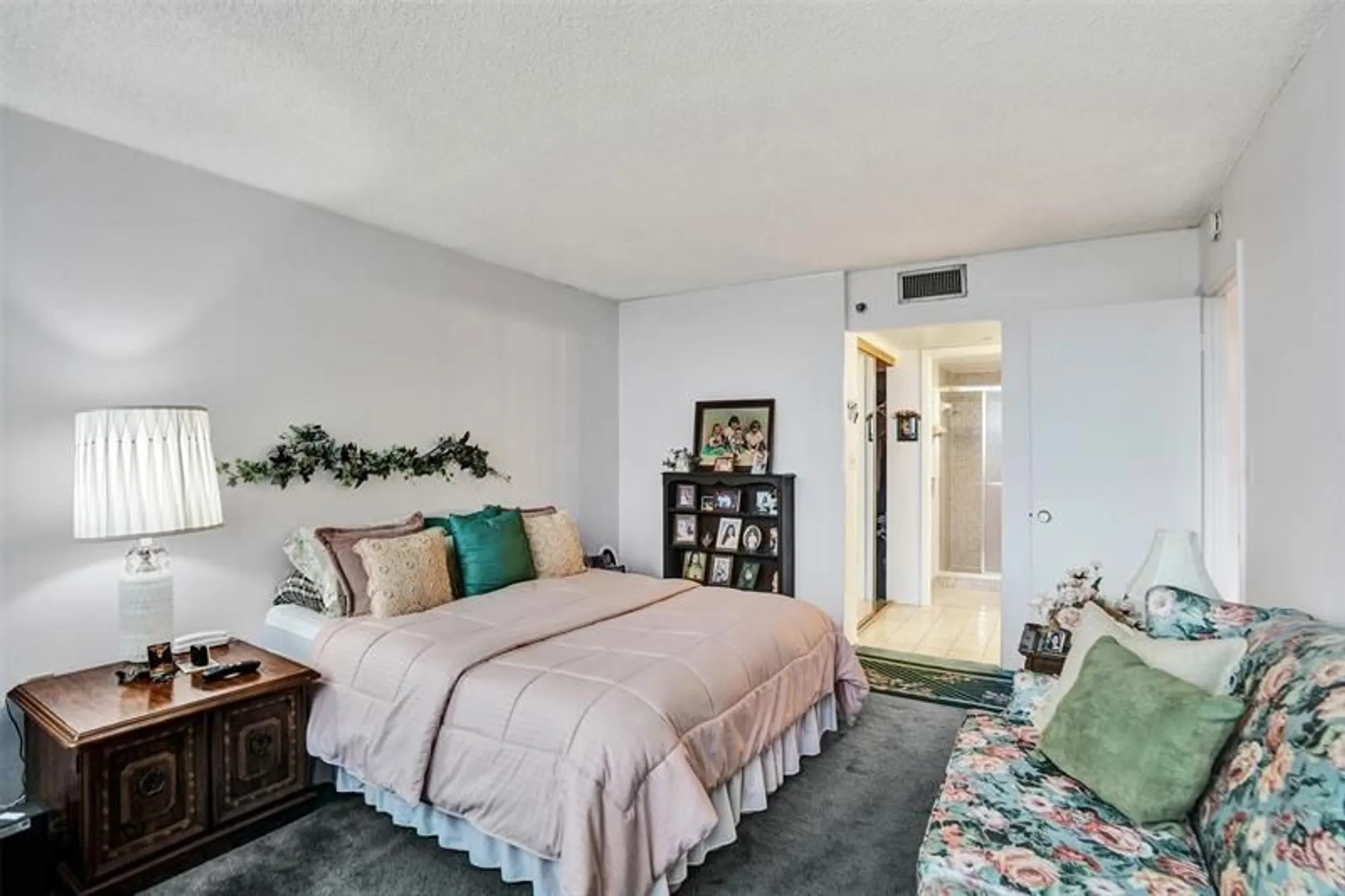 Property Slideshow image 35 of 71 | 1100 saint charles pl 612, Pembroke Pines, FL, 33026