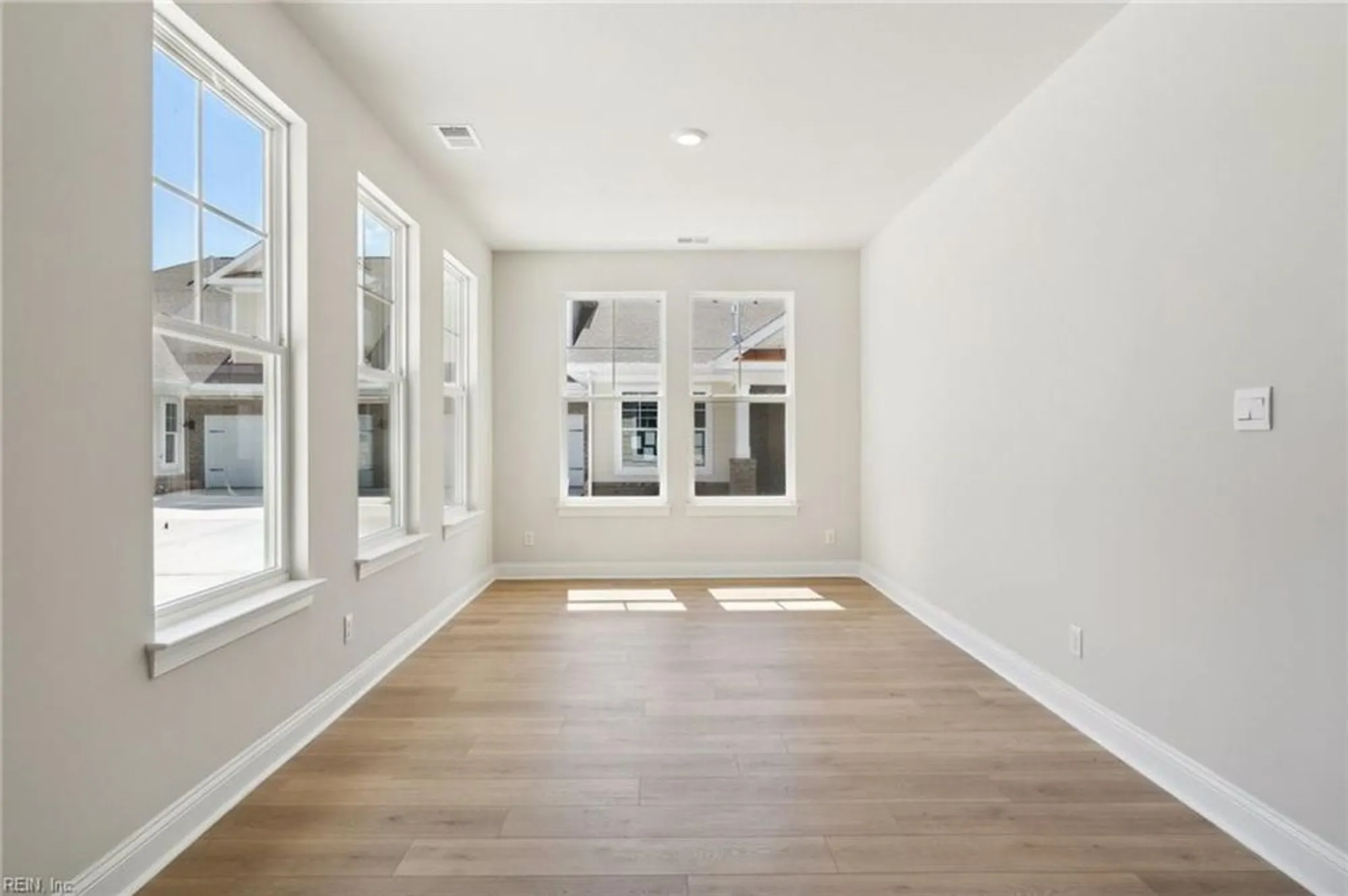 Property Slideshow image 16 of 25 | 2216 edwin dr, Chesapeake, VA, 23322