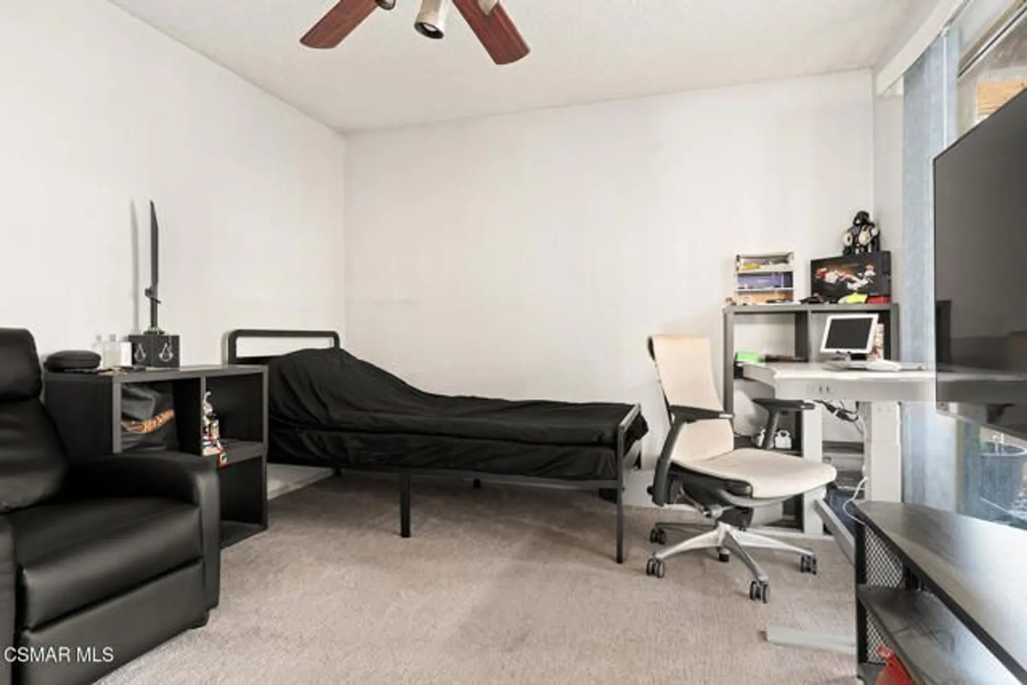 Property Slideshow image 8 of 20 | 327 chestnut hill ct 11, Thousand Oaks, CA, 91360