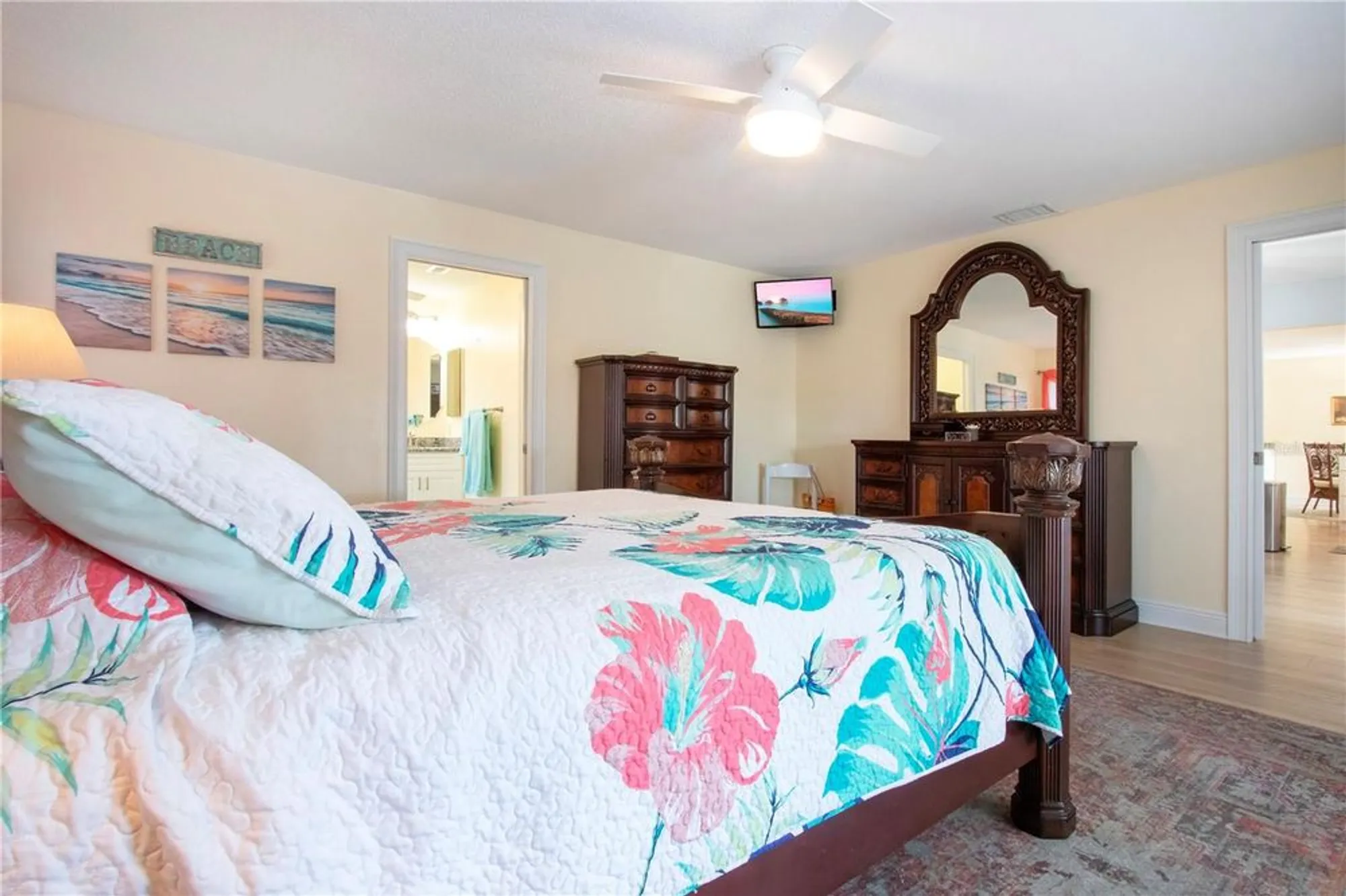 Property Slideshow image 43 of 69 | 2016 east view dr, Sun City Center, FL, 33573