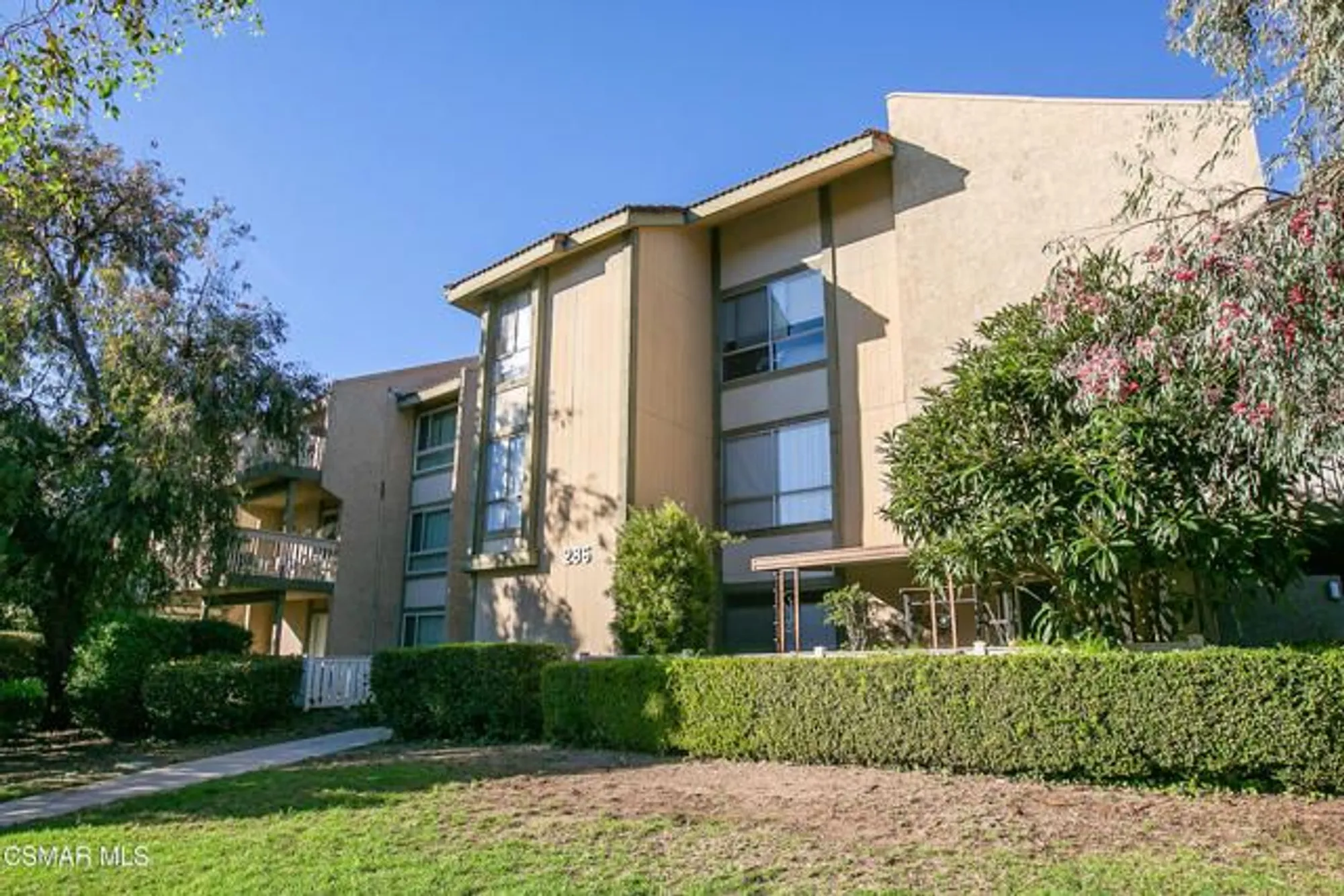 Property Slideshow image 16 of 16 | 286 oakleaf dr apt 22, Thousand Oaks, CA, 91360