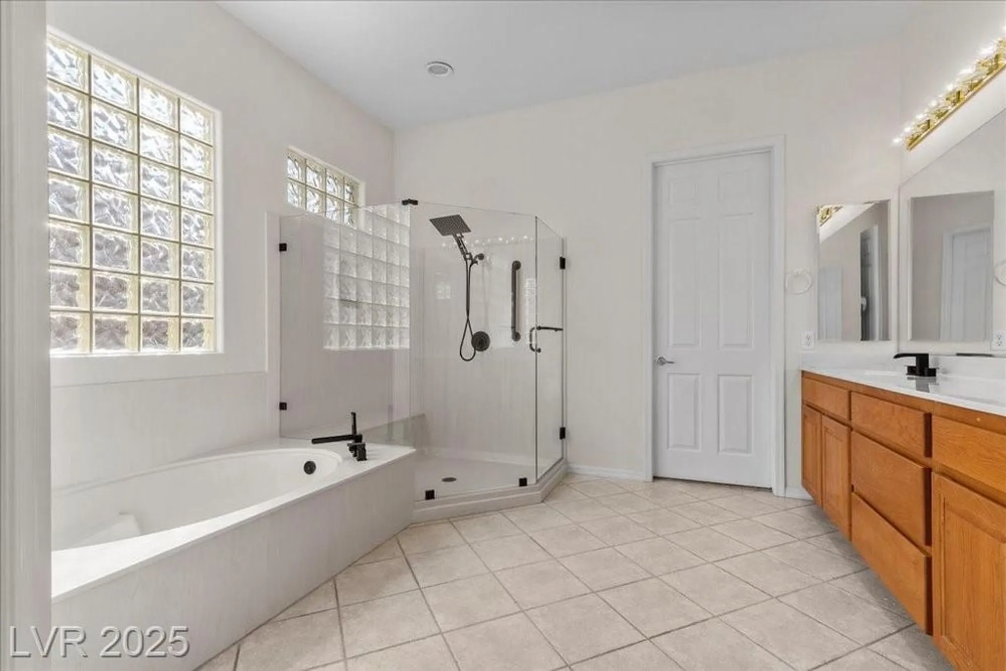 Property Slideshow image 27 of 45 | 2725 olivia heights ave, Henderson, NV, 89052