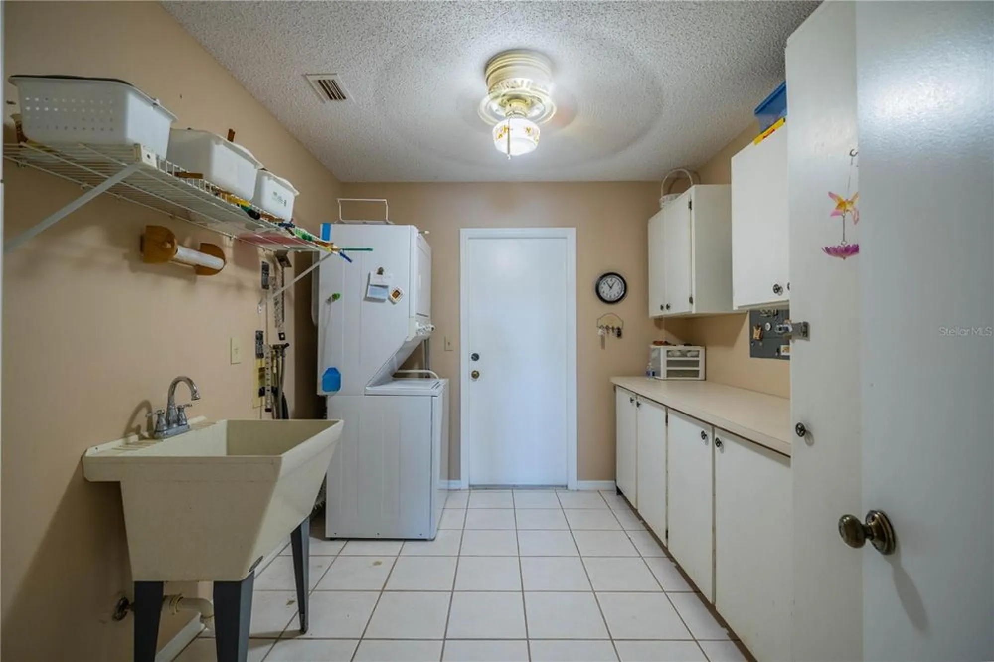 Property Slideshow image 26 of 37 | 1723 wolf laurel dr, Sun City Center, FL, 33573