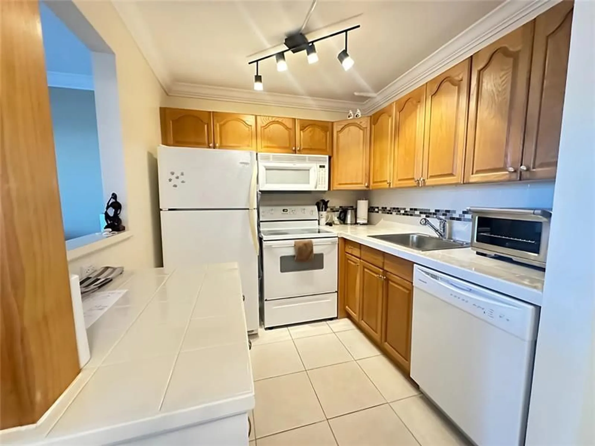 Property Slideshow image 6 of 40 | 1009 harwood c # 1009, Deerfield Beach, FL, 33442