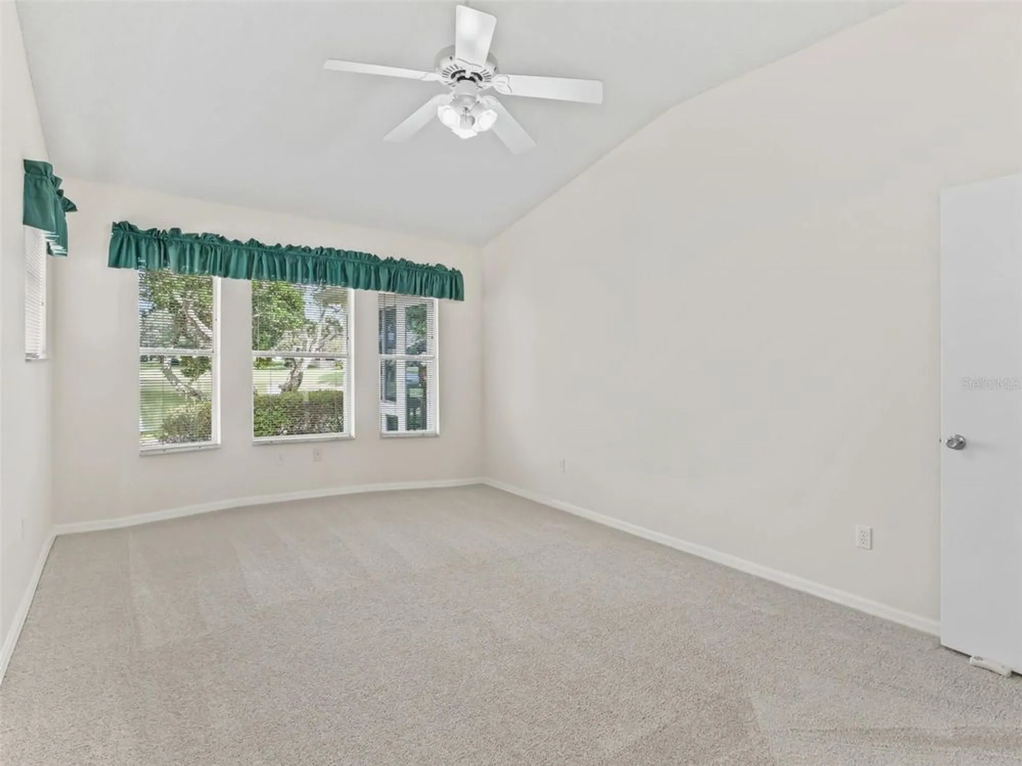 Property Slideshow image 38 of 51 | 1013 del rio dr, Lady Lake, FL, 32159