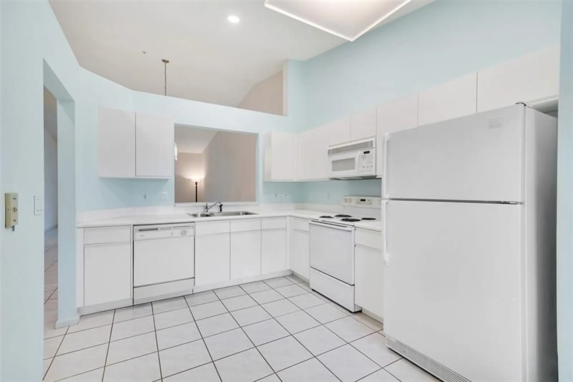 Property Slideshow image 12 of 36 | 5876 regal glen dr 201, Boynton Beach, FL, 33437