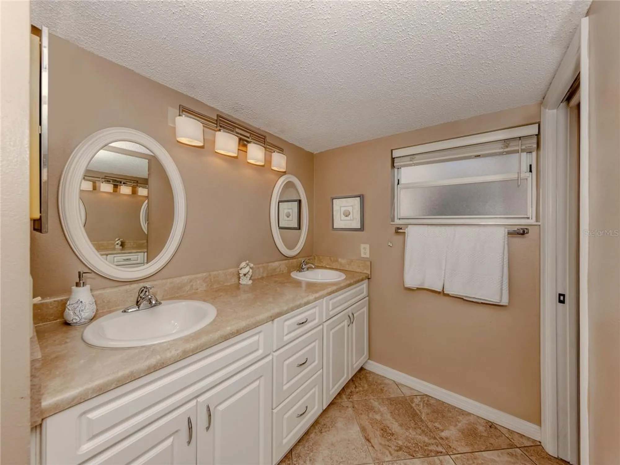 Property Slideshow image 18 of 68 | 437 cerromar ln unit 312, Venice, FL, 34293