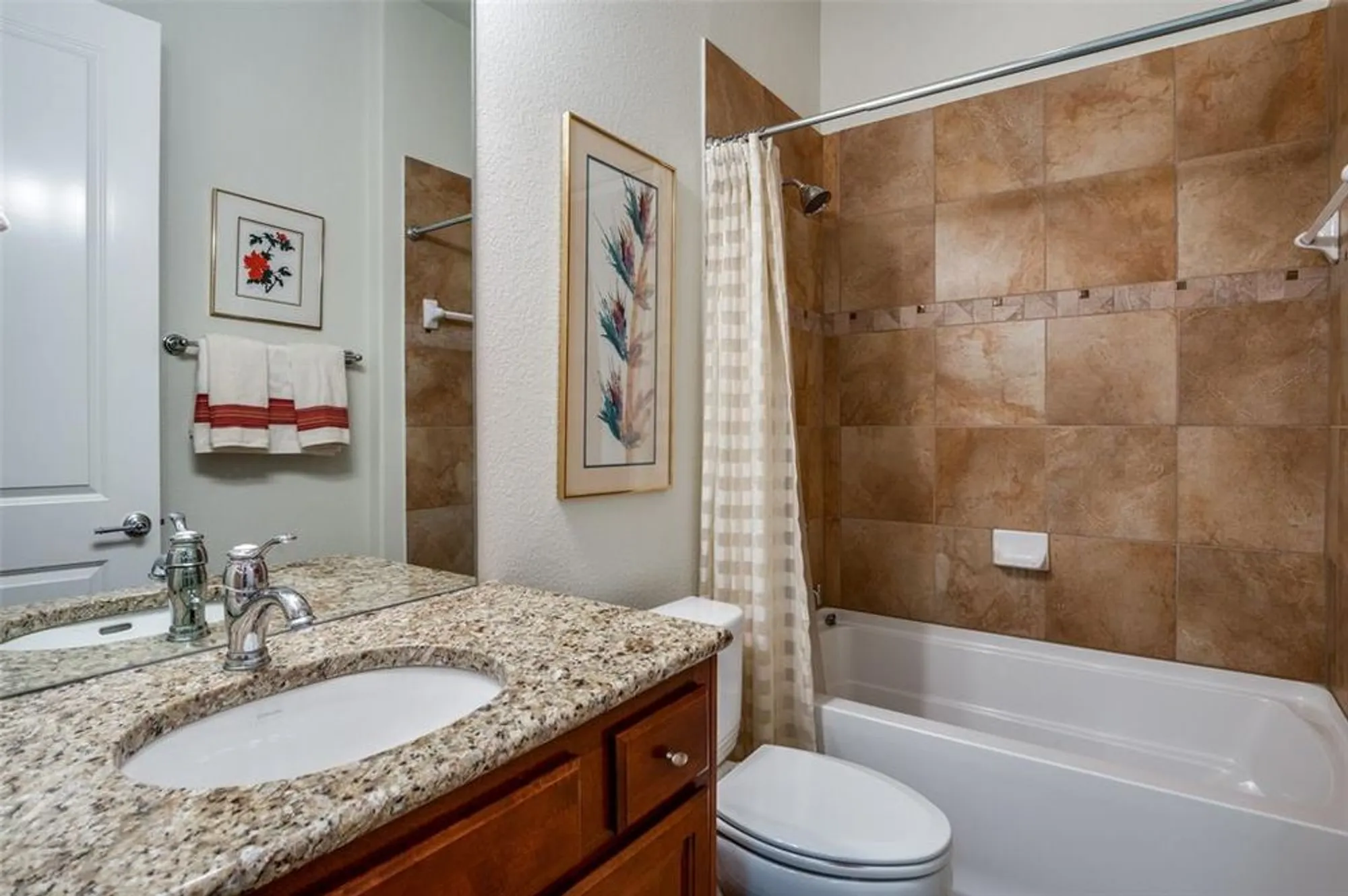 Property Slideshow image 18 of 25 | 7205 oakmont dr, Frisco, TX, 75036