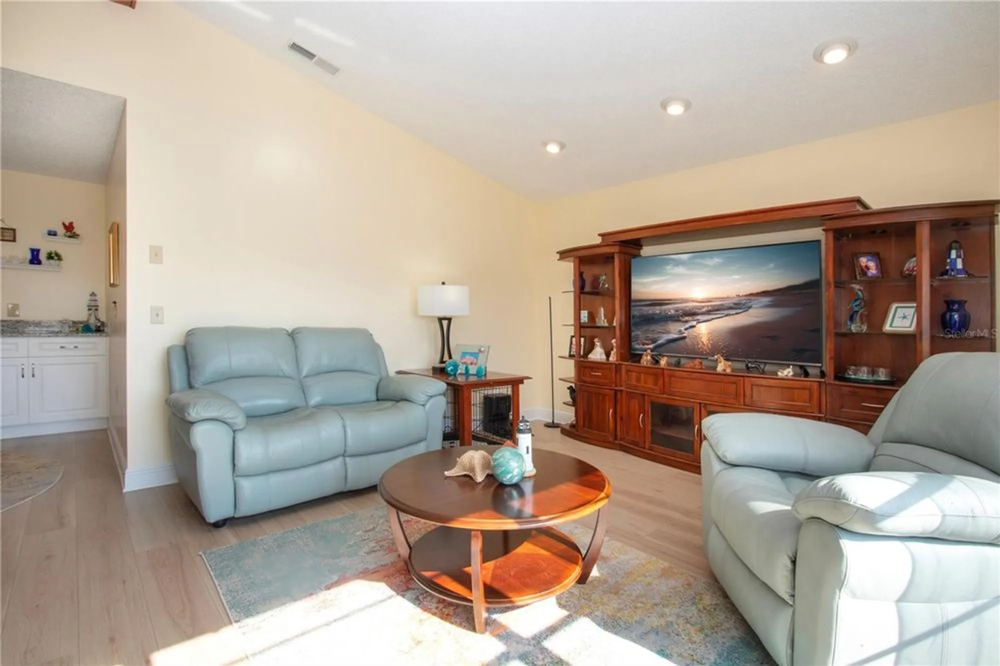 Property Slideshow image 40 of 69 | 2016 east view dr, Sun City Center, FL, 33573