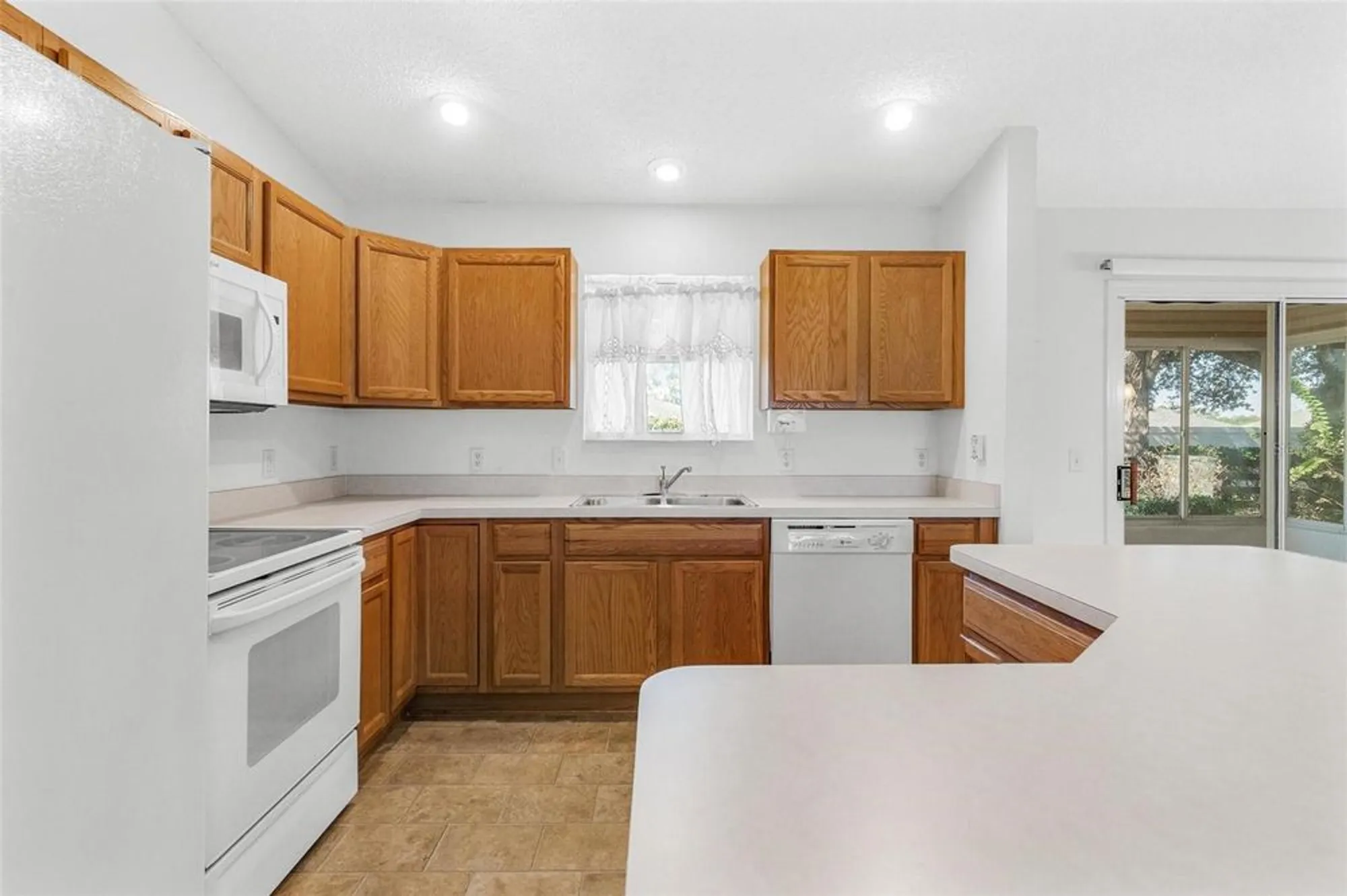 Property Slideshow image 18 of 45 | 2732 privada dr, The Villages, FL, 32162