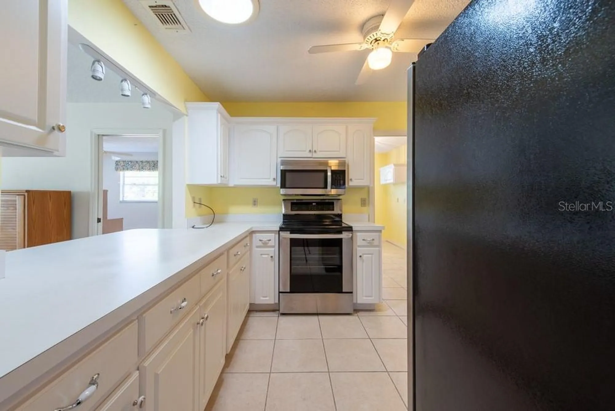 Property Slideshow image 9 of 44 | 106 silverbell ct, Sun City Center, FL, 33573