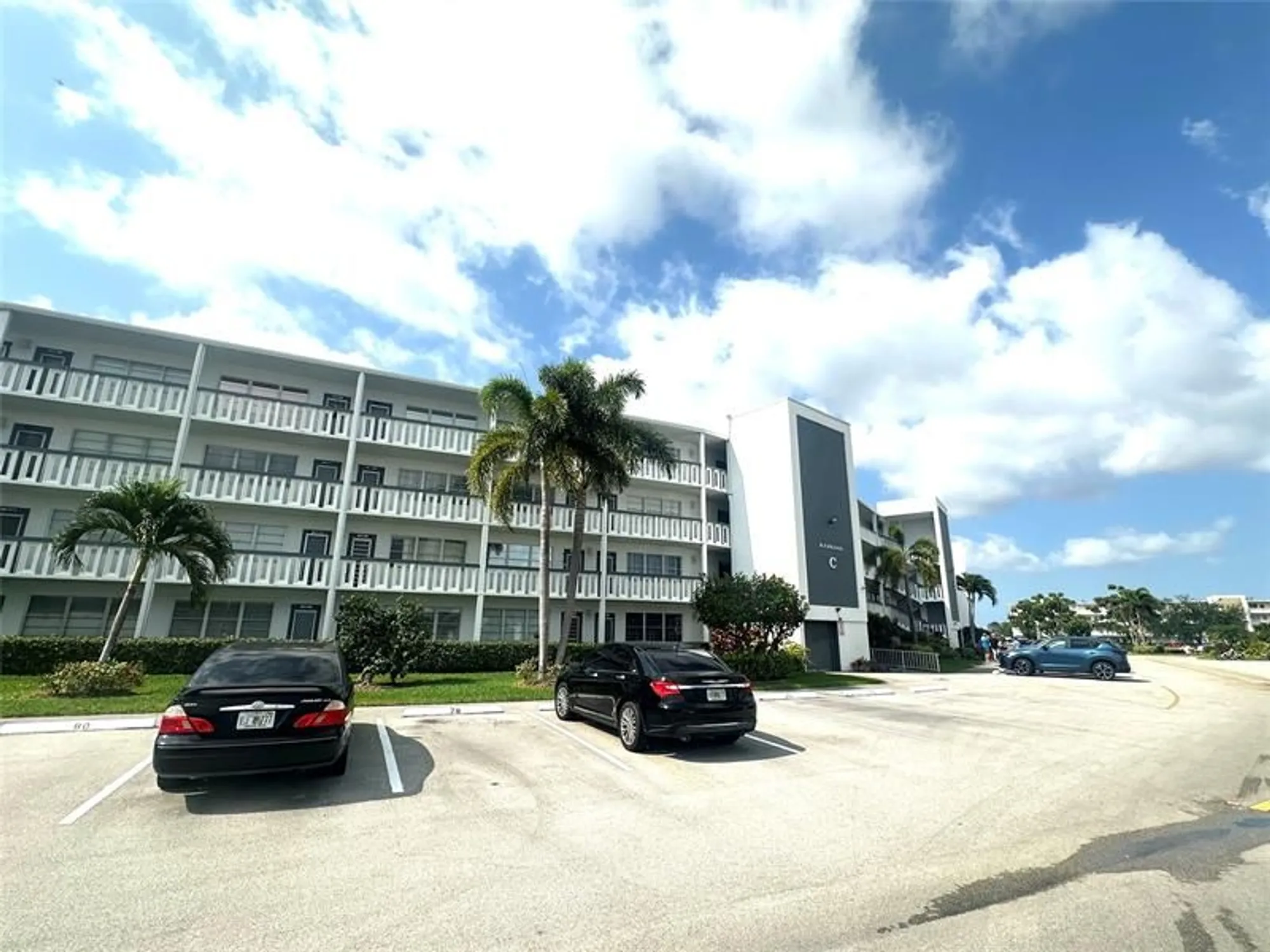 Property Slideshow image 22 of 57 | 2004 harwood c # 2004, Deerfield Beach, FL, 33442