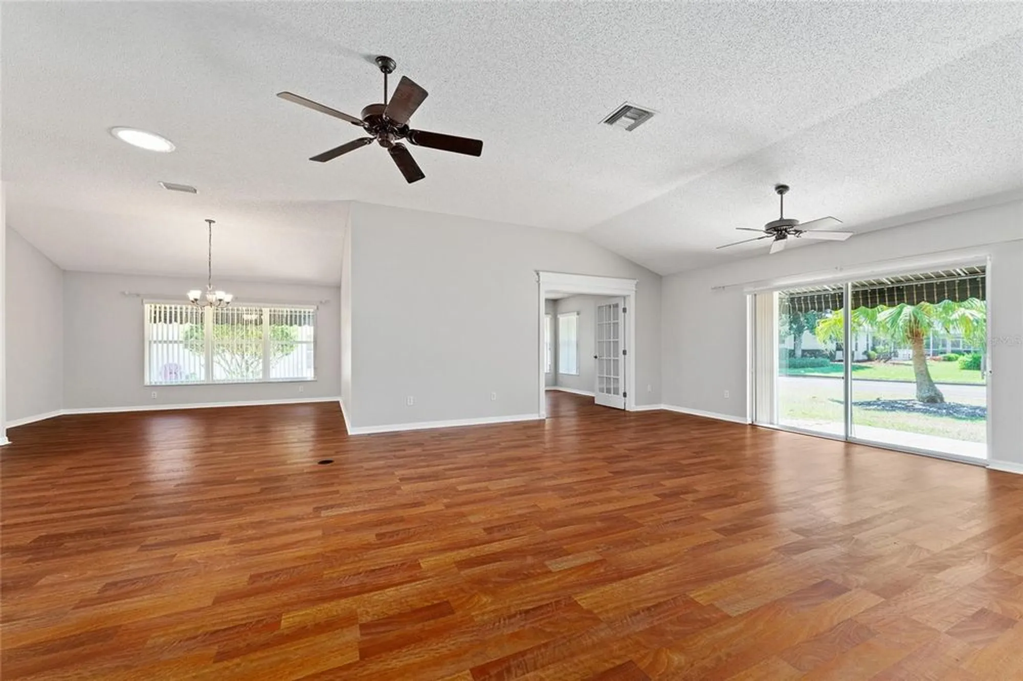 Property Slideshow image 22 of 50 | 2461 merida cir, The Villages, FL, 32162