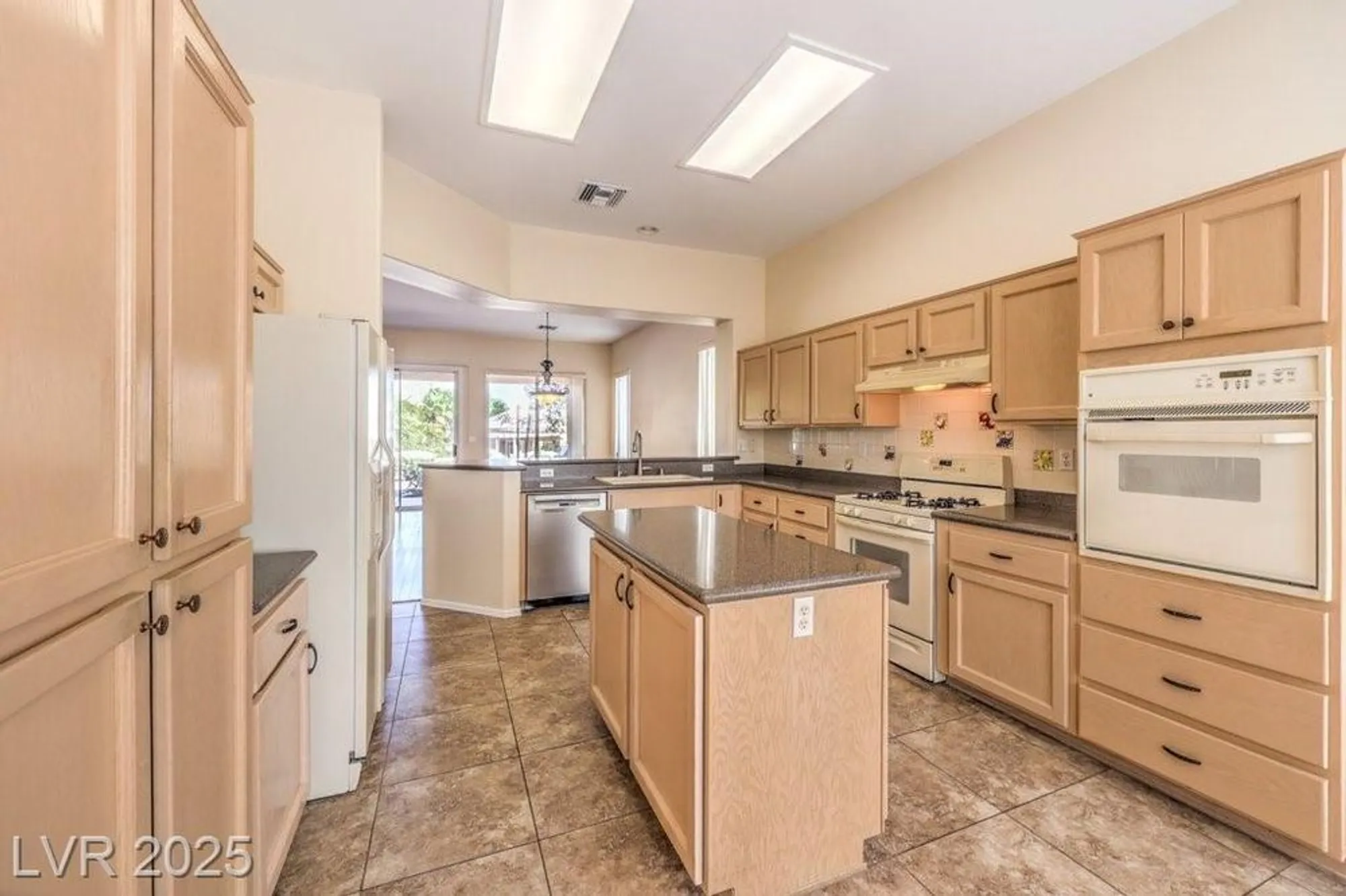 Property Slideshow image 11 of 39 | 11008 summers end ave, Las Vegas, NV, 89134