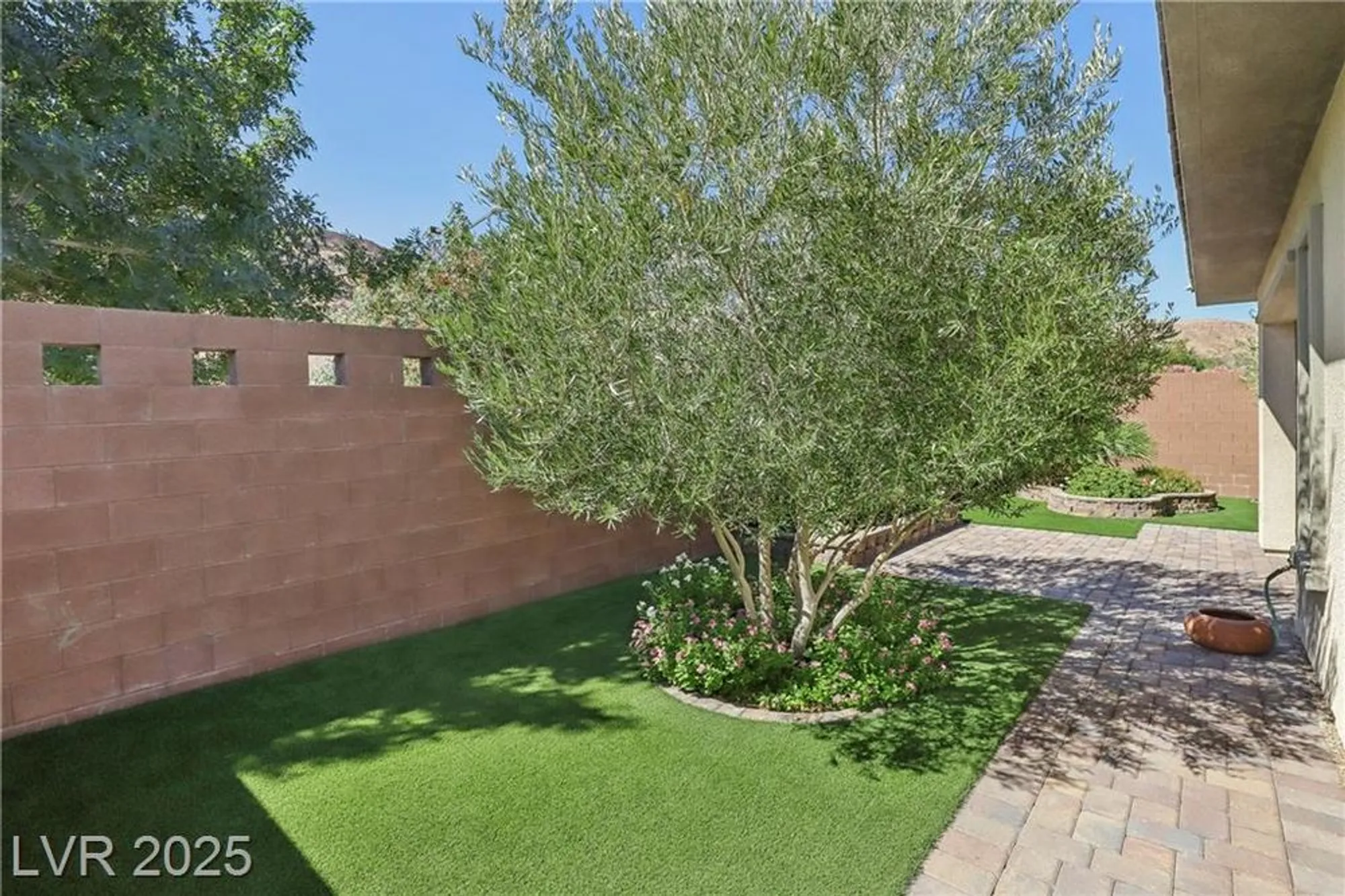 Property Slideshow image 39 of 87 | 10057 regency canyon way, Las Vegas, NV, 89148