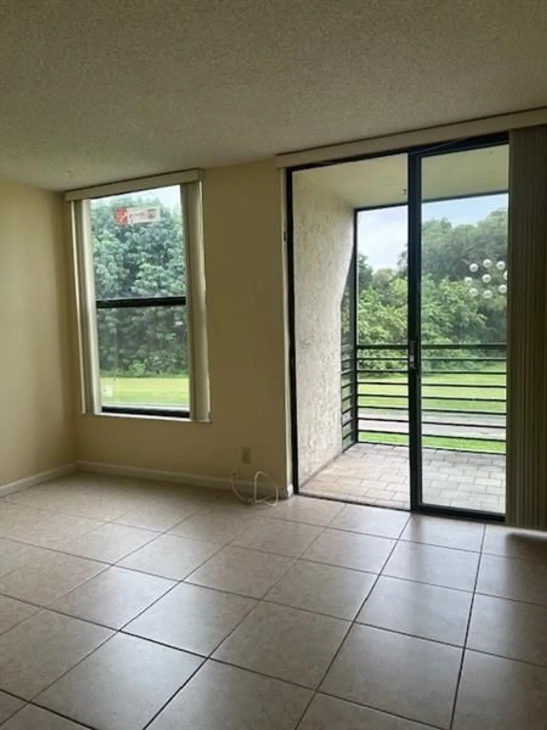 Property Slideshow image 4 of 22 | 8050 w mcnab rd 210, Tamarac, FL, 33321