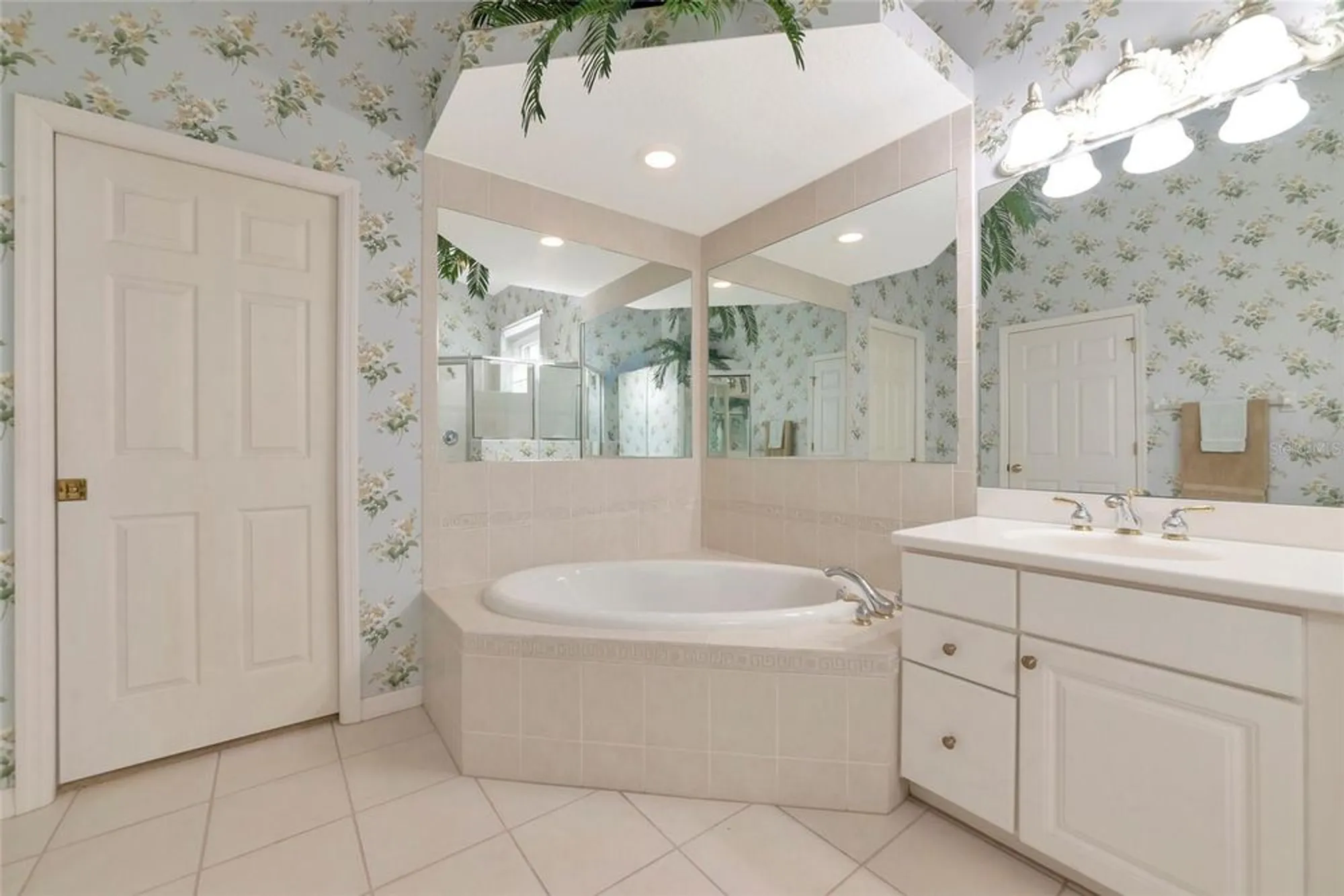 Property Slideshow image 12 of 34 | 6442 tailfeather way, Bradenton, FL, 34203