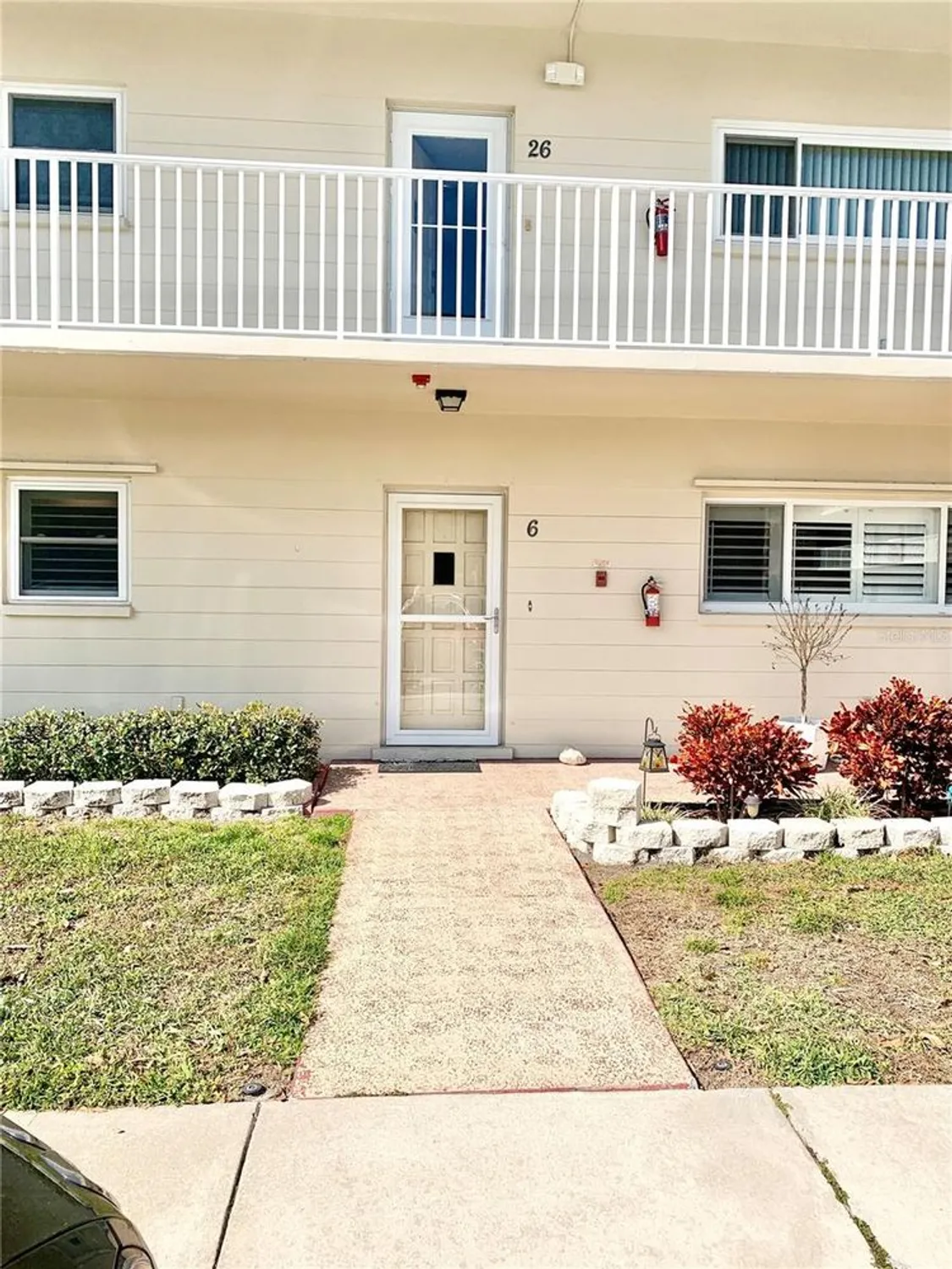 Property Slideshow image 2 of 37 | 2262 swedish dr 6, Clearwater, FL, 33763