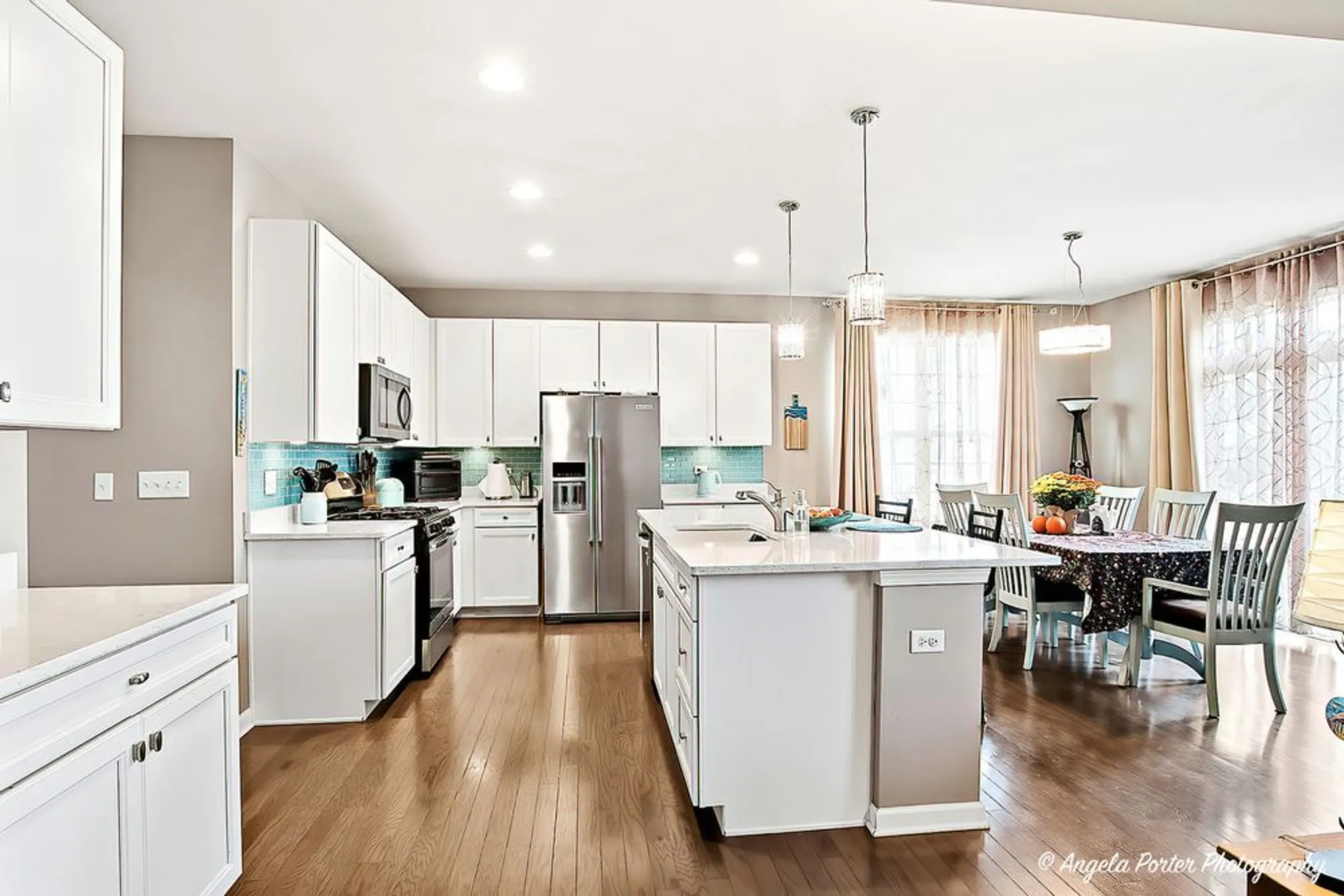 Property Slideshow image 13 of 30 | 1817 alta dr, Volo, IL, 60020