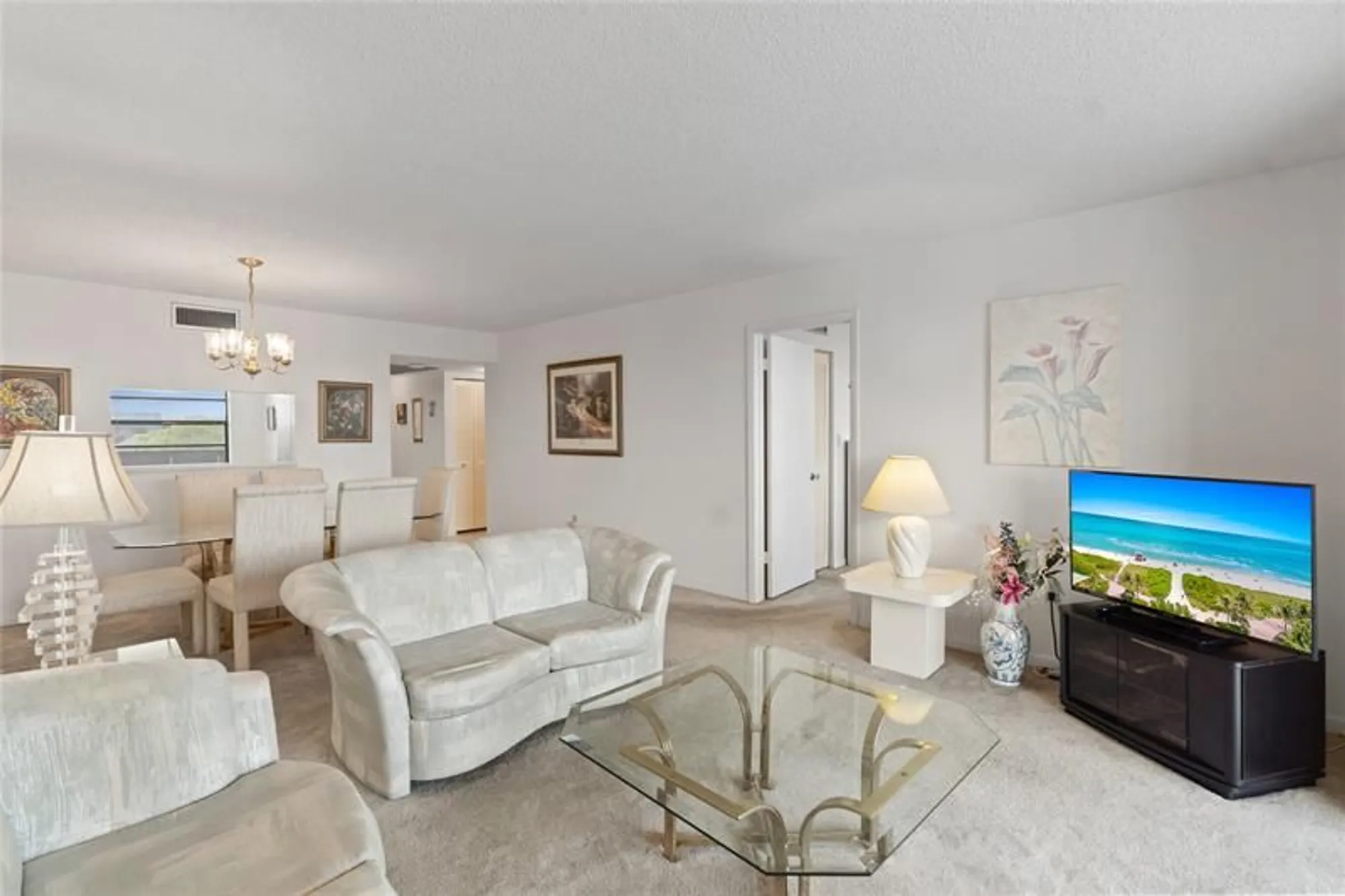 Property Slideshow image 5 of 38 | 900 colony point cir 511, Pembroke Pines, FL, 33026
