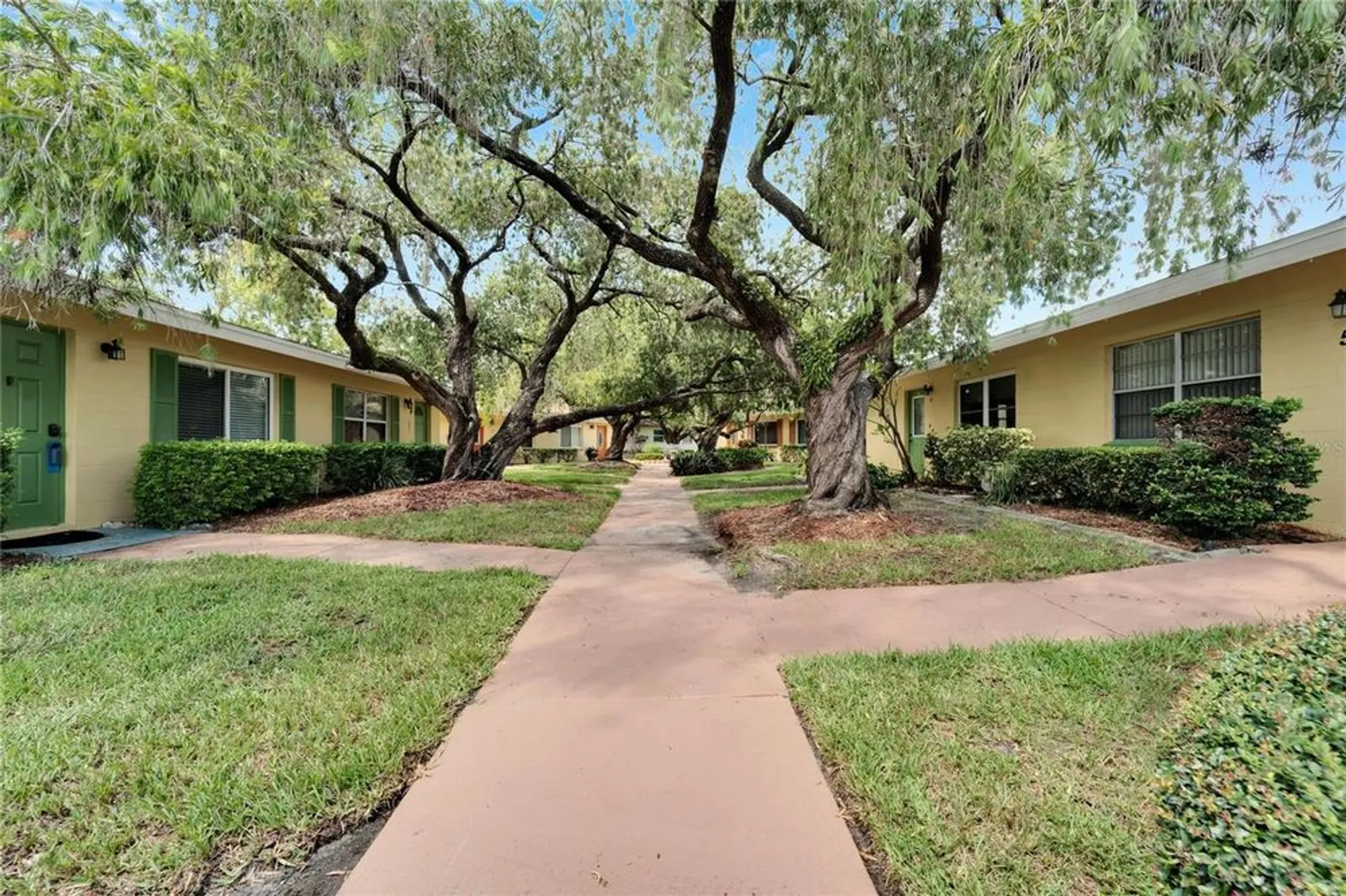 Property Slideshow image 3 of 54 | 401 dorchester pl 58, Sun City Center, FL, 33573