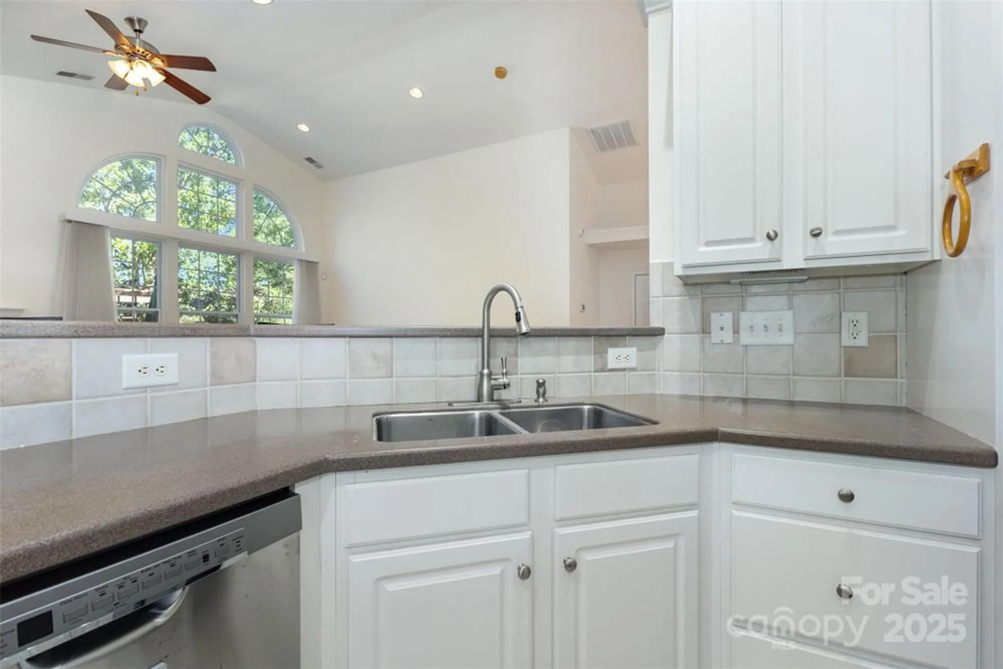 Property Slideshow image 19 of 48 | 977 platinum dr, Fort Mill, SC, 29708