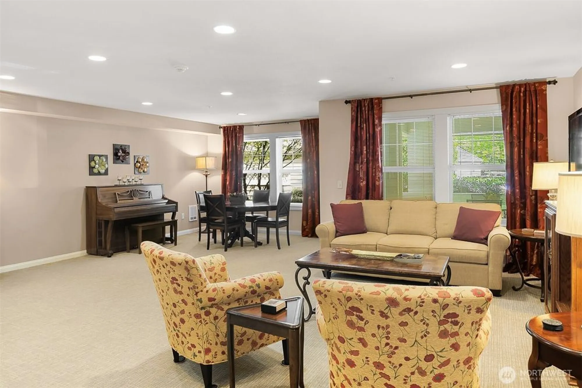 Property Slideshow image 23 of 34 | 4109 224th ln 213, Issaquah, WA, 98029