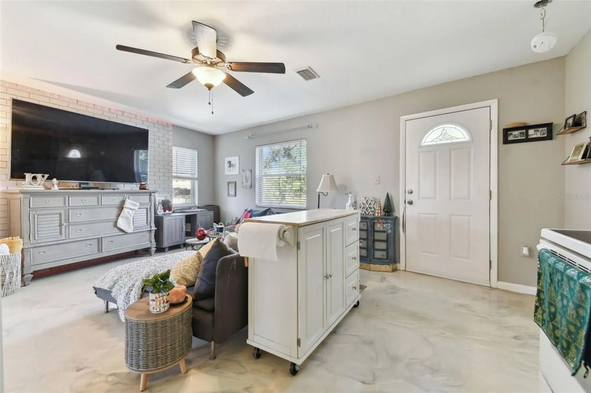 Property Slideshow image 44 of 82 | 918 windward way, Palm Harbor, FL, 34685