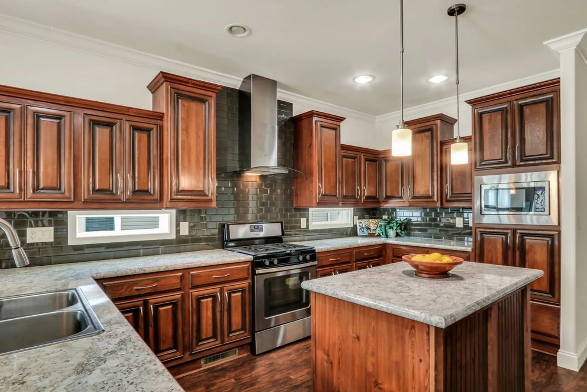 Property Slideshow image 3 of 24 | 305 legacy ct, Grayslake, IL, 60030