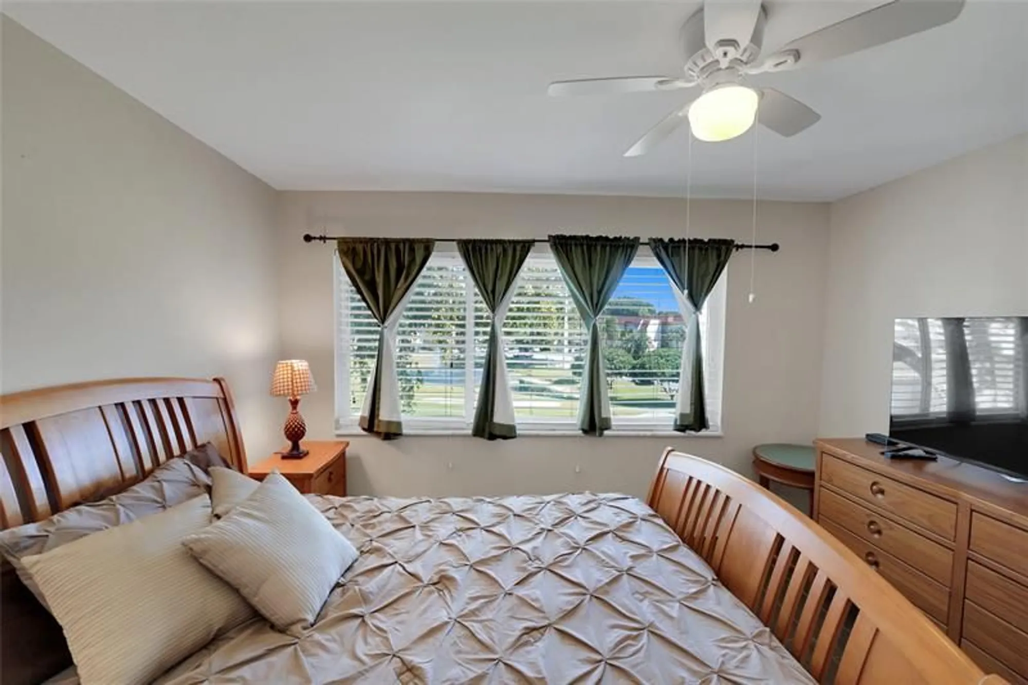 Property Slideshow image 24 of 50 | 8980 s hollybrook blvd 304, Pembroke Pines, FL, 33025