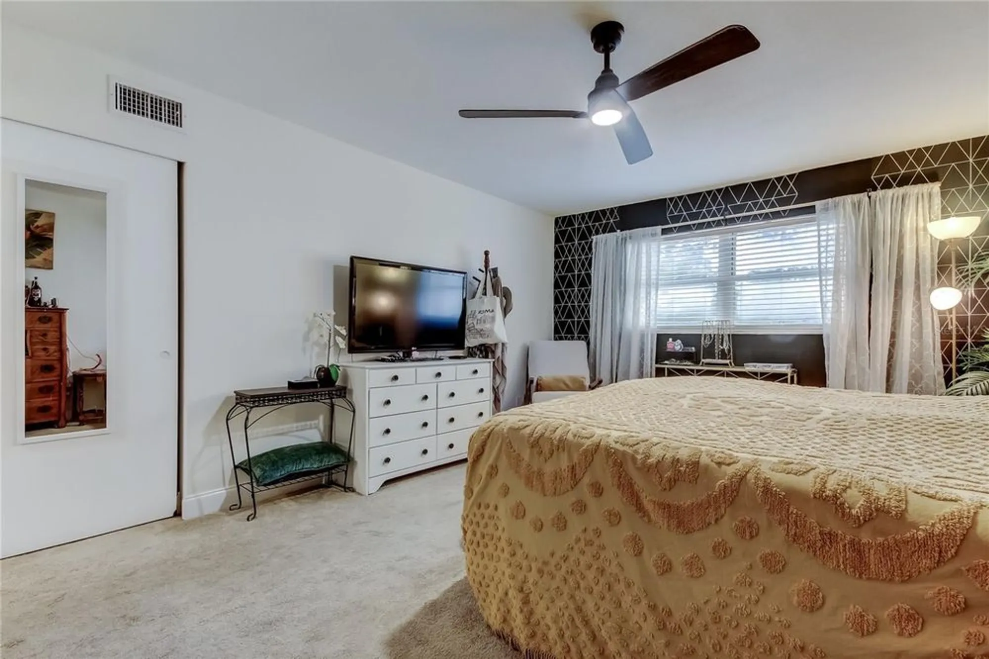 Property Slideshow image 33 of 66 | 2170 americus blvd 64, Clearwater, FL, 33763