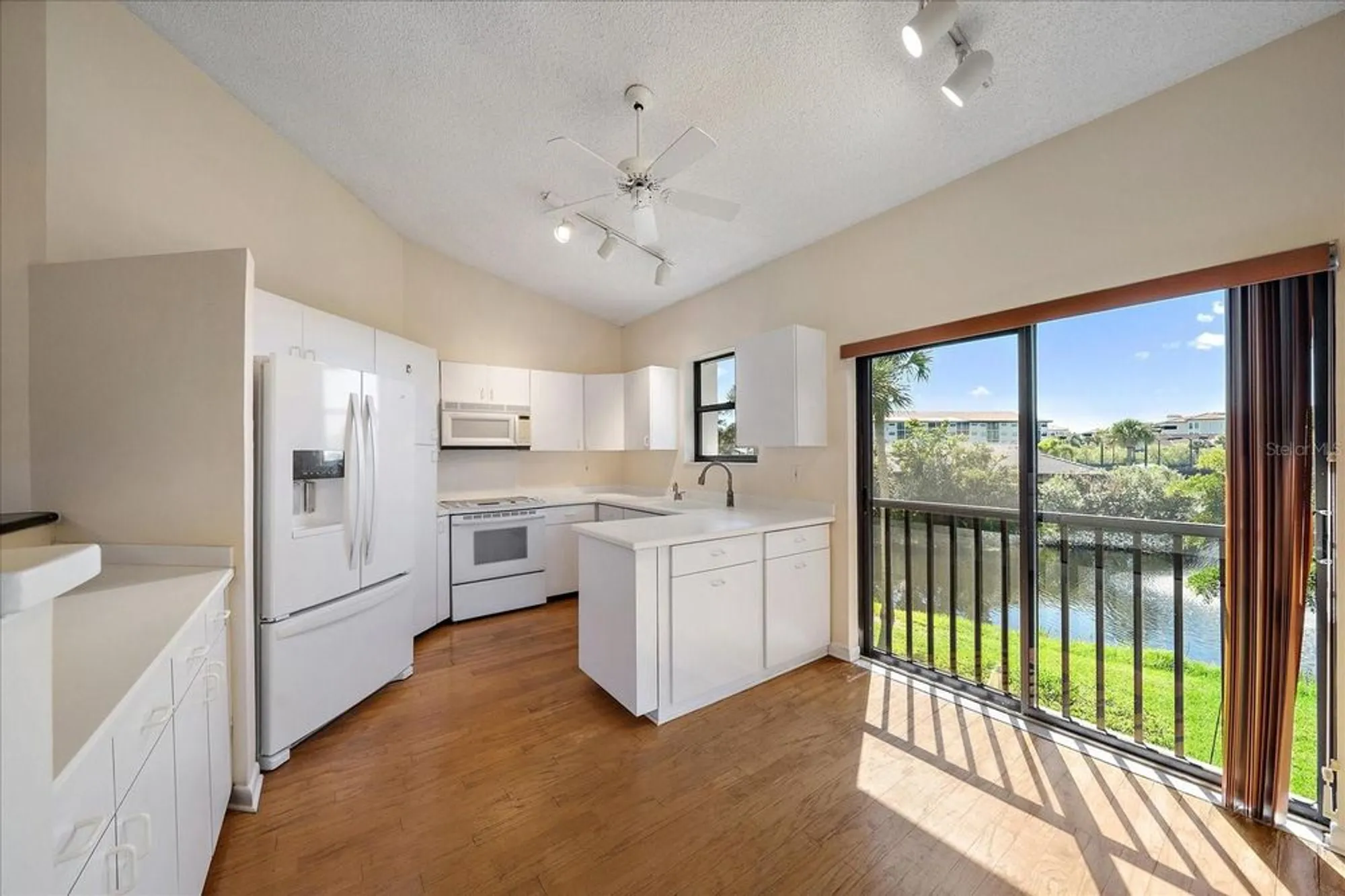 Property Slideshow image 8 of 44 | 5268 heron way 204, Sarasota, FL, 34231