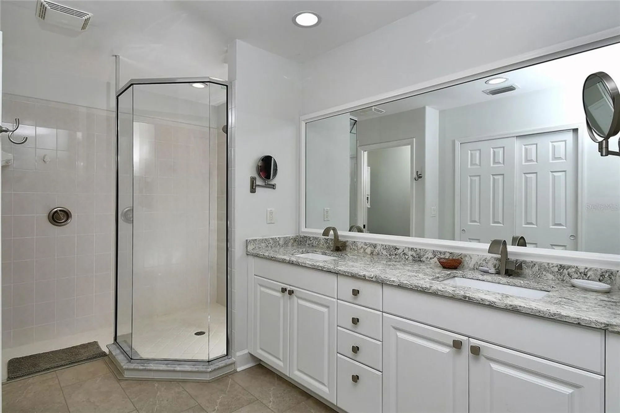 Property Slideshow image 23 of 31 | 3336 sunset key cir b, Punta Gorda, FL, 33955