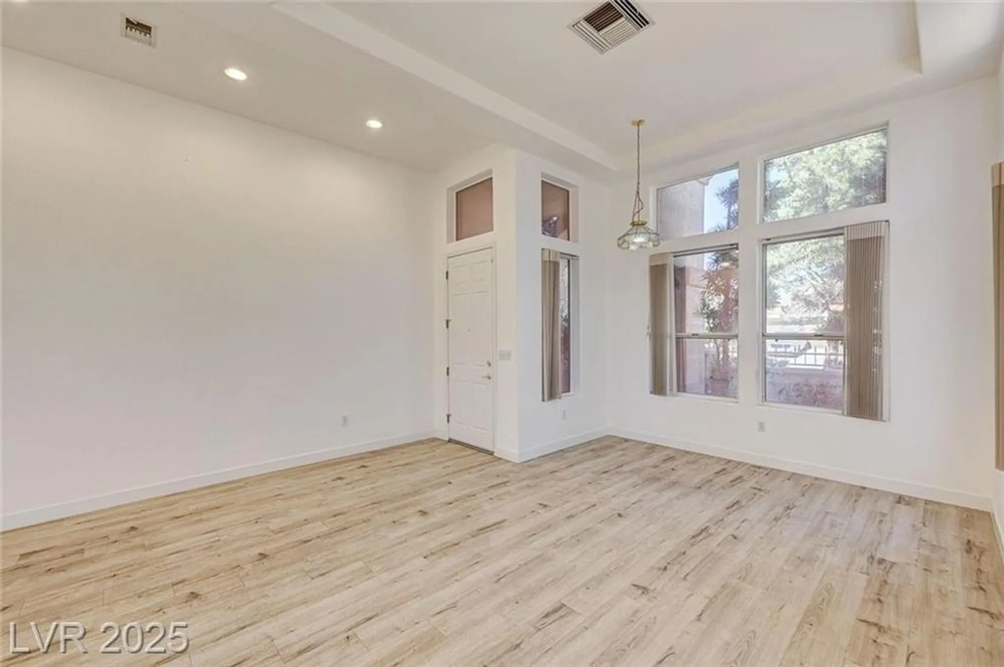 Property Slideshow image 7 of 47 | 10725 mission lakes ave, Las Vegas, NV, 89134