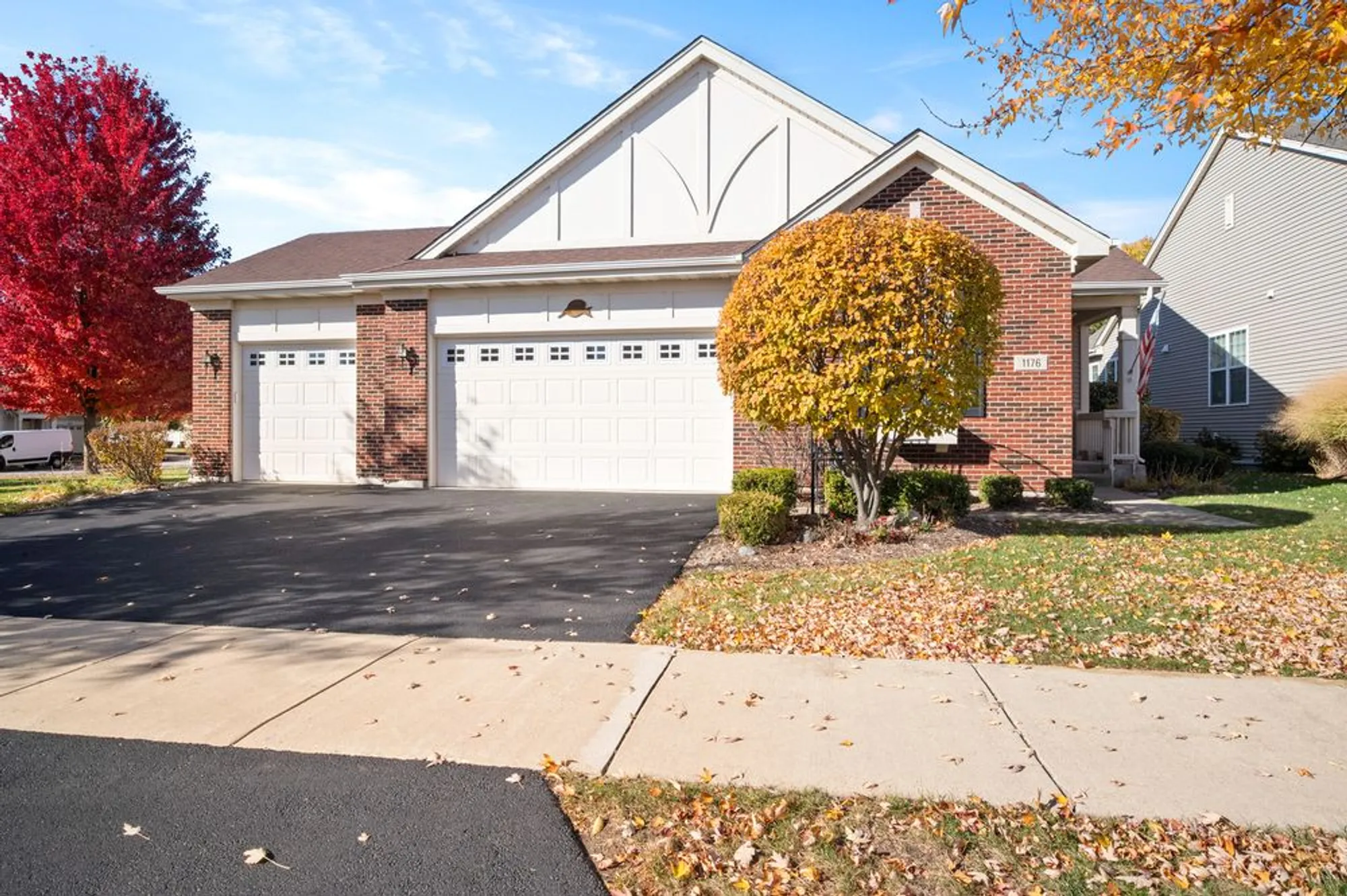 Property Slideshow image 1 of 30 | 1176 heathrow ln, Aurora, IL, 60502