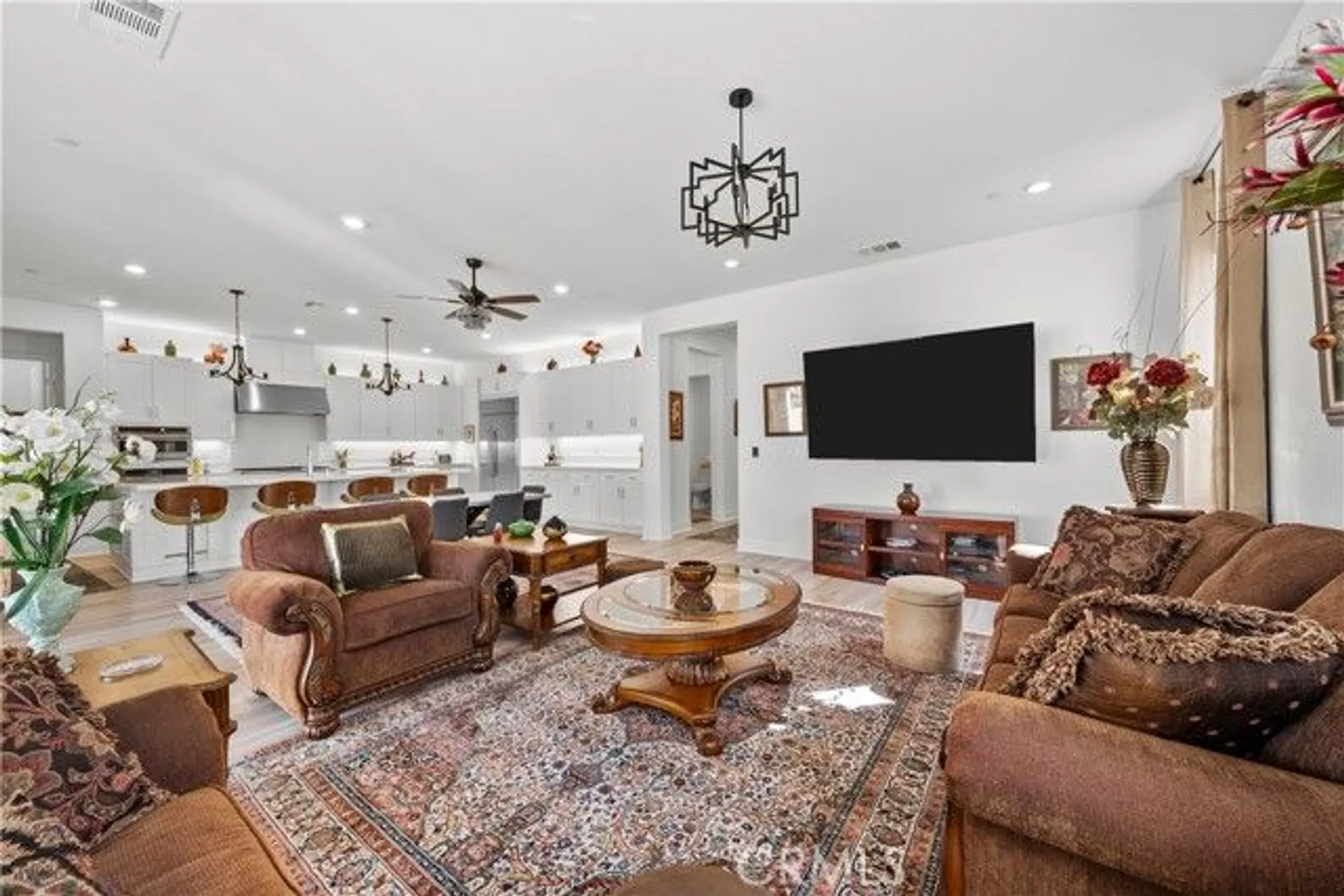 Property Slideshow image 12 of 46 | 24513 via sendero, Valencia, CA, 91354