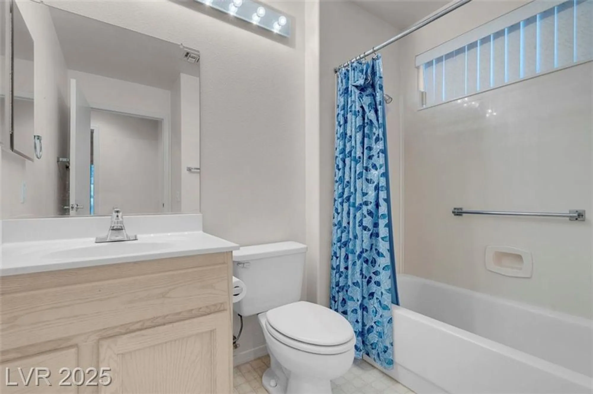 Property Slideshow image 32 of 38 | 10013 cresent creek dr, Las Vegas, NV, 89134