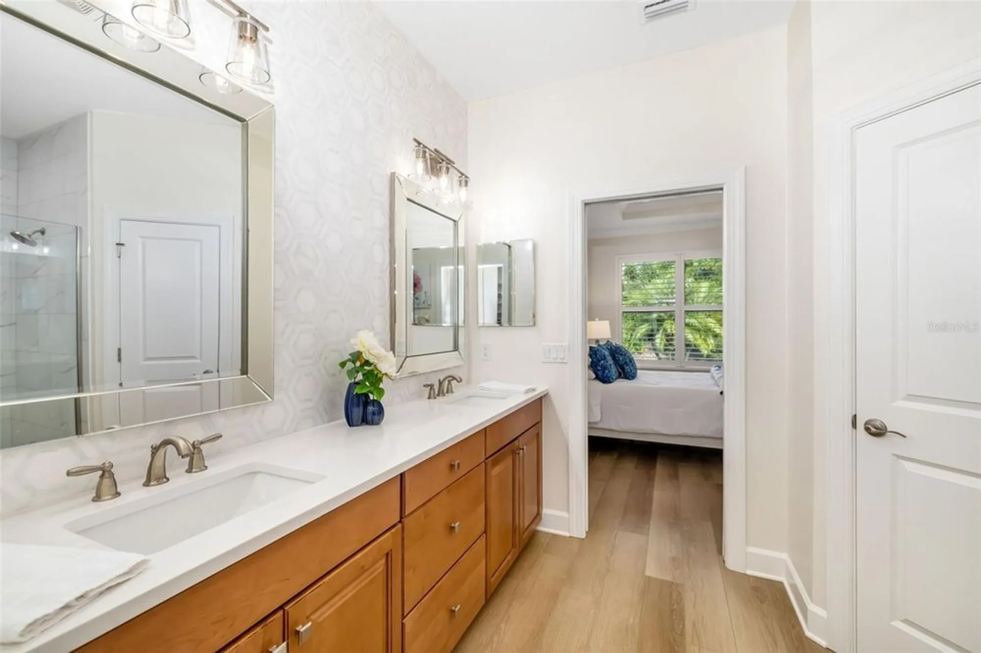 Property Slideshow image 17 of 55 | 5043 serata dr, Bradenton, FL, 34211