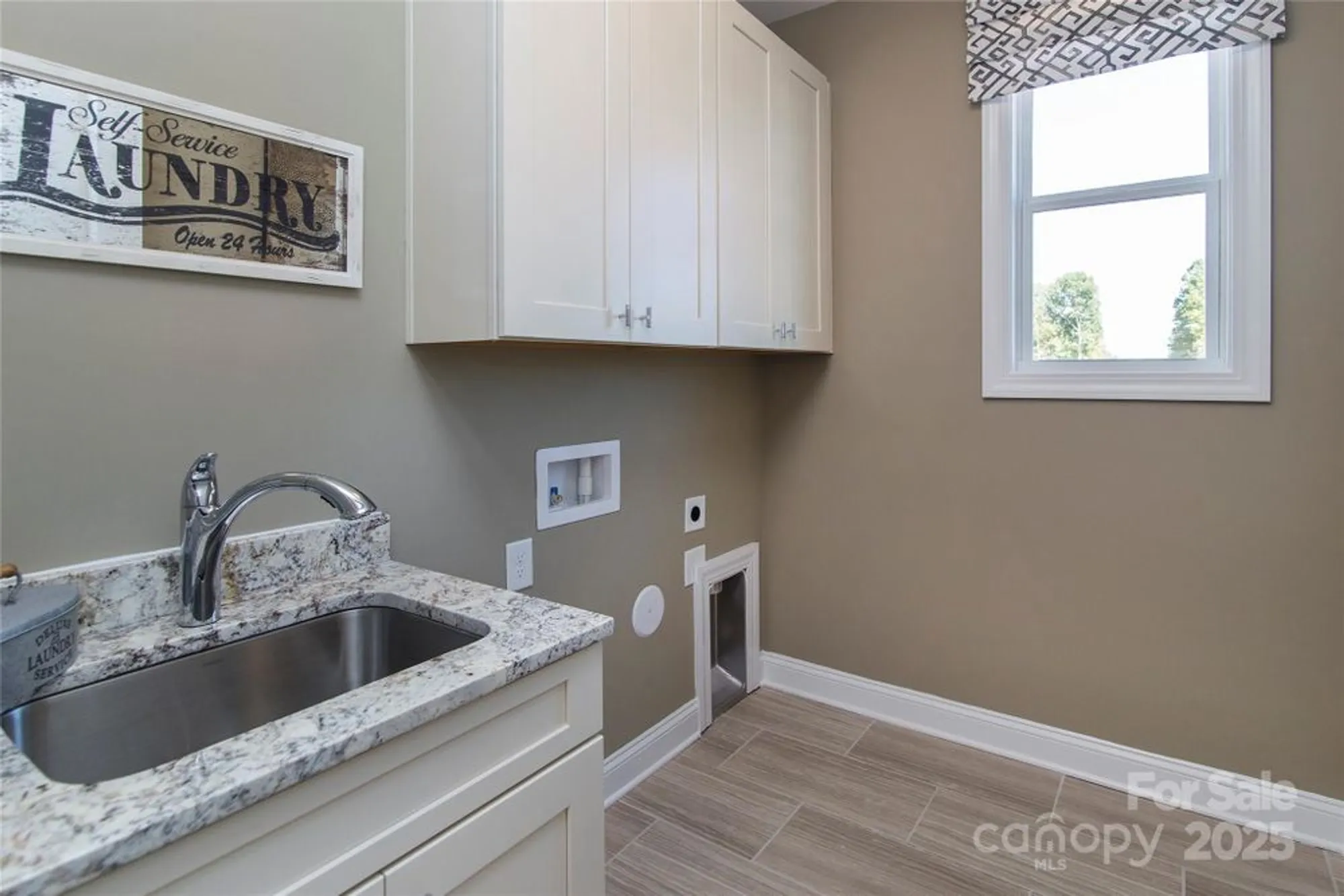 Property Slideshow image 15 of 29 | 8949 silver springs ct, Charlotte, NC, 28215