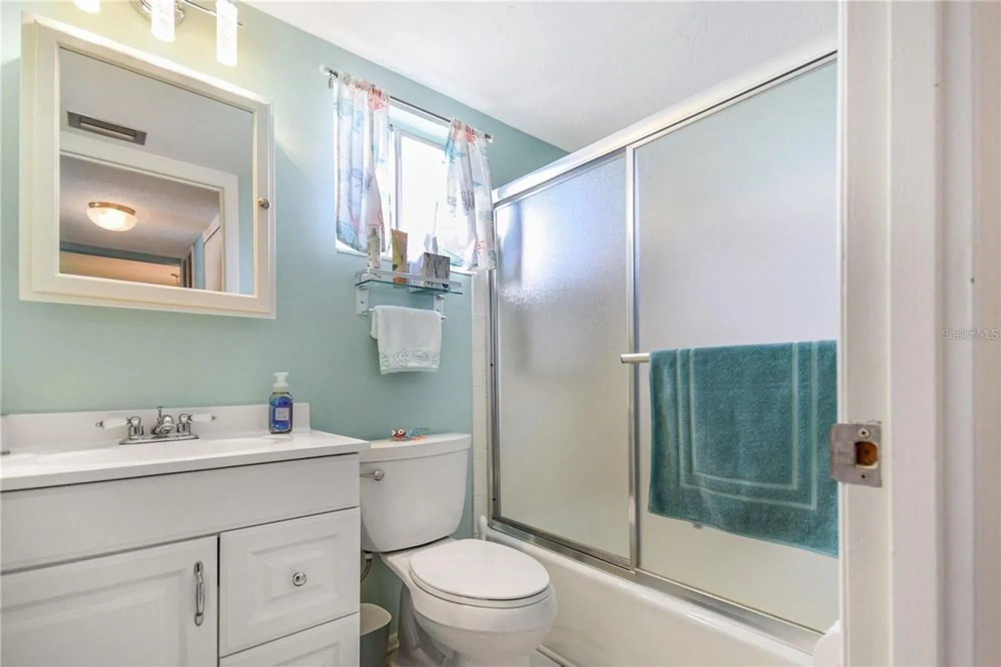 Property Slideshow image 8 of 43 | 3617 lake bayshore dr j-401, Bradenton, FL, 34205