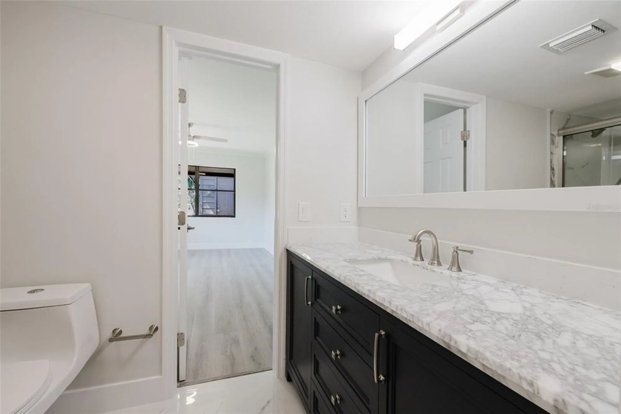 Property Slideshow image 35 of 53 | 5604 doral dr, Sarasota, FL, 34243