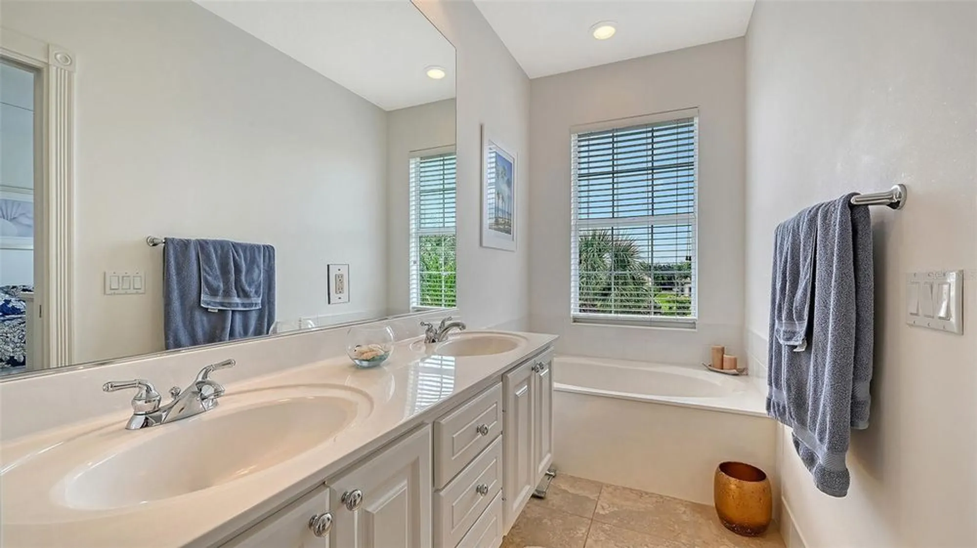 Property Slideshow image 21 of 63 | 1749 burgos dr, Sarasota, FL, 34238