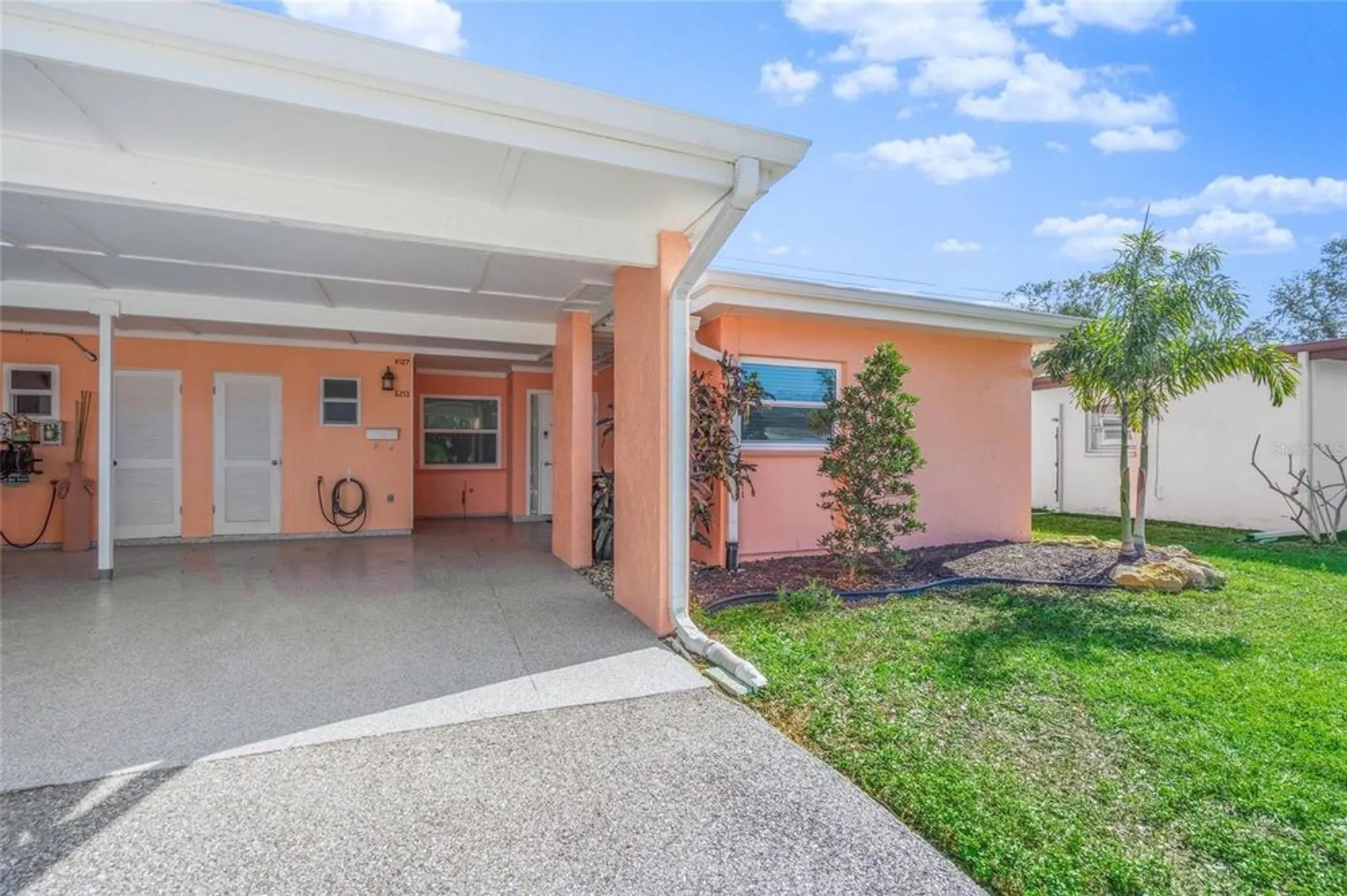 Property Slideshow image 2 of 35 | 6213 green view dr # 127, Sarasota, FL, 34231